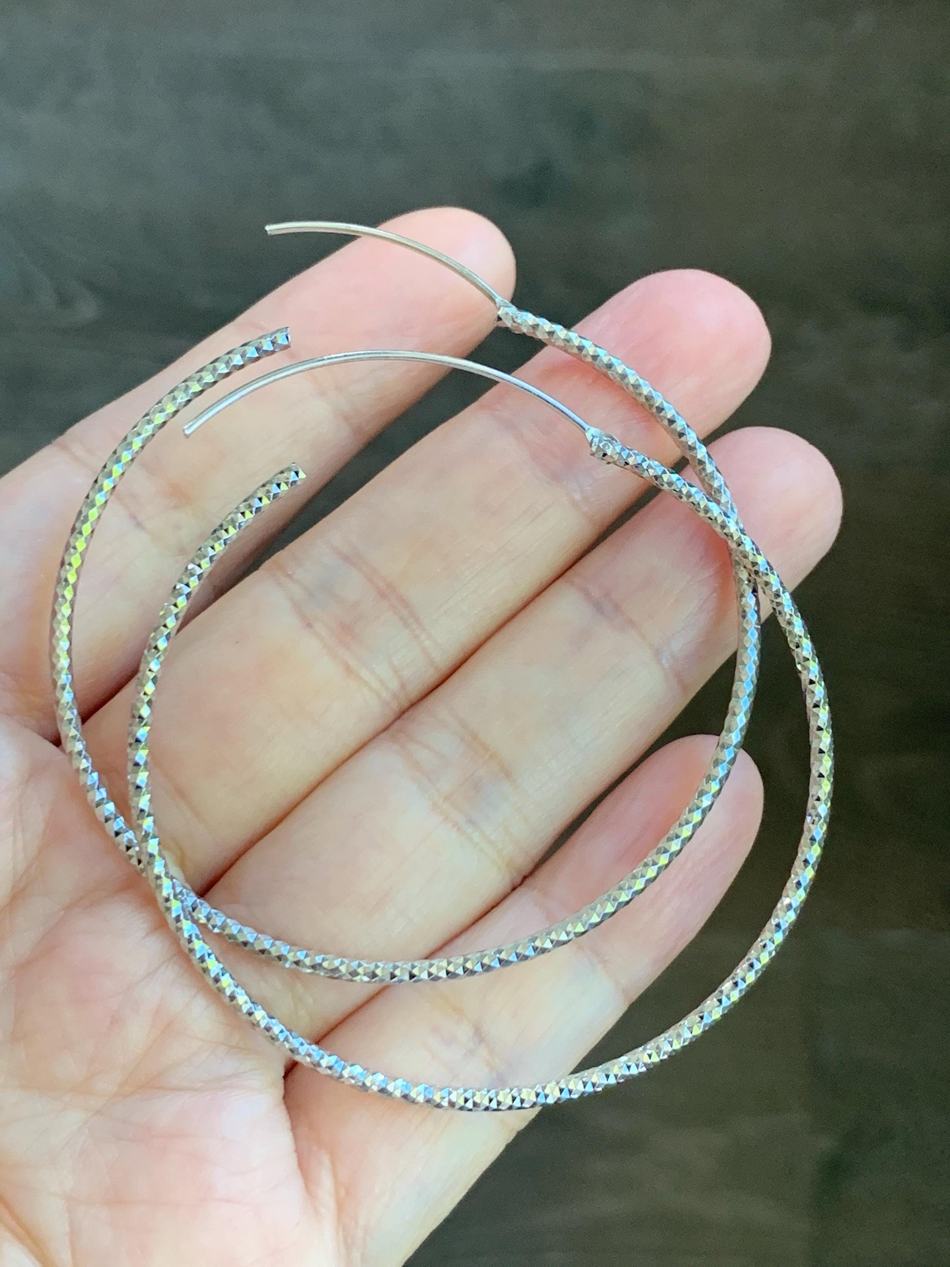 S925 Sterling Silver Faceted Large Hoop Earrings Light Weight 4 grams 925银切割面耳环