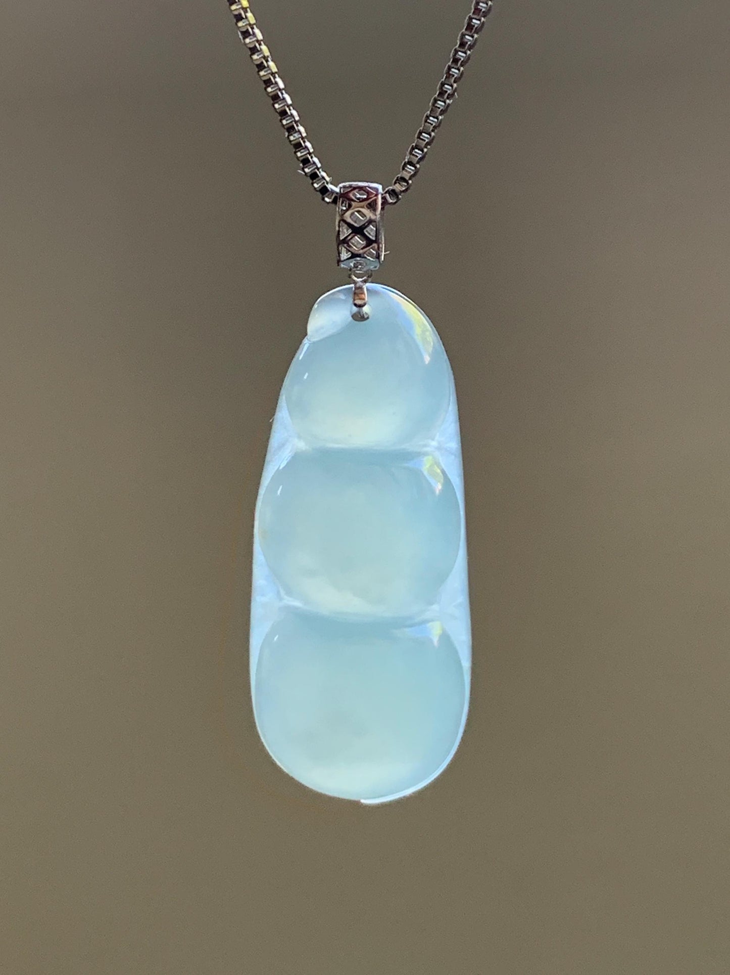 Natural Guatemalan Icy Translucent Gelatinous Pale Dusty Blue Jadeite Peapod Pendant 18K White Gold 3g 天然冰危浅蓝翡翠福豆镶嵌吊坠 DHL73D