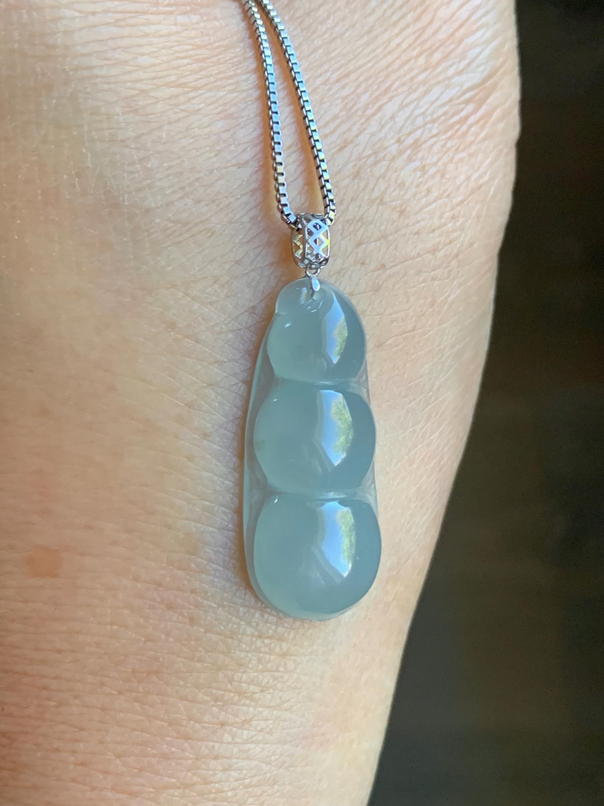 Natural Guatemalan Icy Translucent Gelatinous Pale Dusty Blue Jadeite Peapod Pendant 18K White Gold 3g 天然冰危浅蓝翡翠福豆镶嵌吊坠 DHL73D