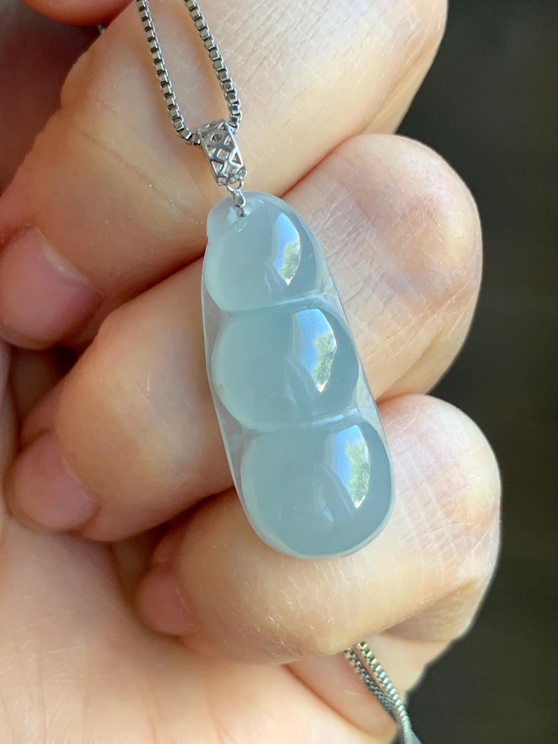 Natural Guatemalan Icy Translucent Gelatinous Pale Dusty Blue Jadeite Peapod Pendant 18K White Gold 3g 天然冰危浅蓝翡翠福豆镶嵌吊坠 DHL73D