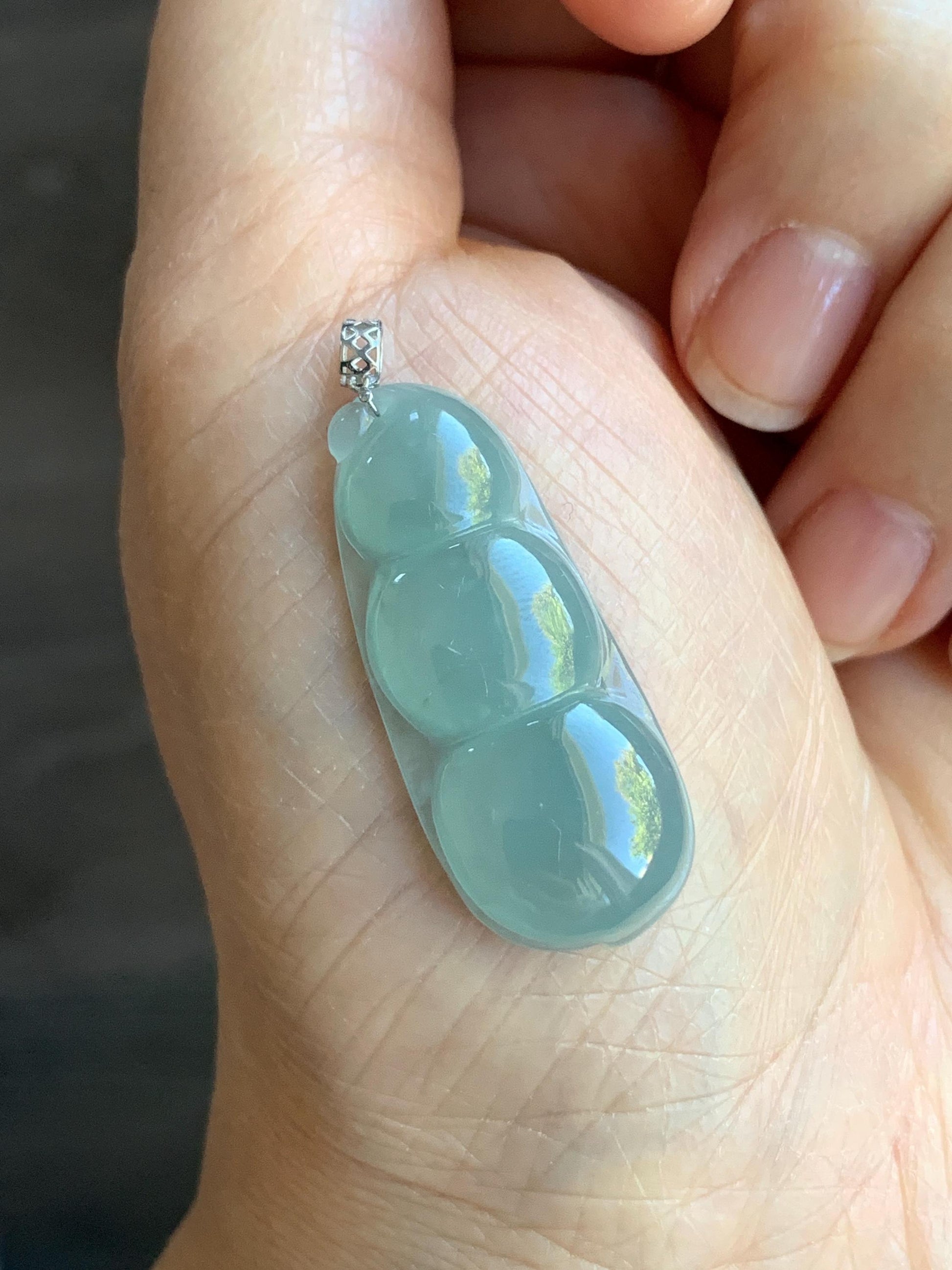 Natural Guatemalan Icy Translucent Gelatinous Pale Dusty Blue Jadeite Peapod Pendant 18K White Gold 4g 天然冰危浅蓝翡翠福豆镶嵌吊坠 DHL73C