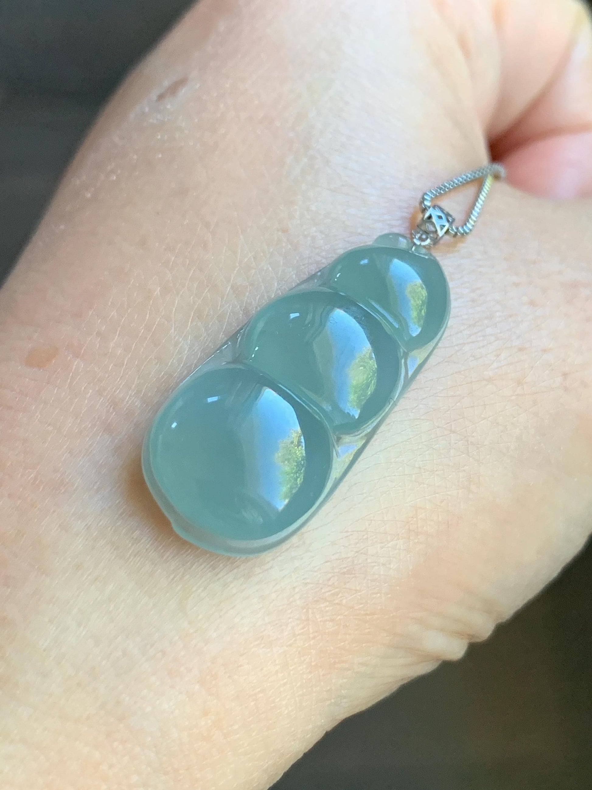 Natural Guatemalan Icy Translucent Gelatinous Pale Dusty Blue Jadeite Peapod Pendant 18K White Gold 4g 天然冰危浅蓝翡翠福豆镶嵌吊坠 DHL73C