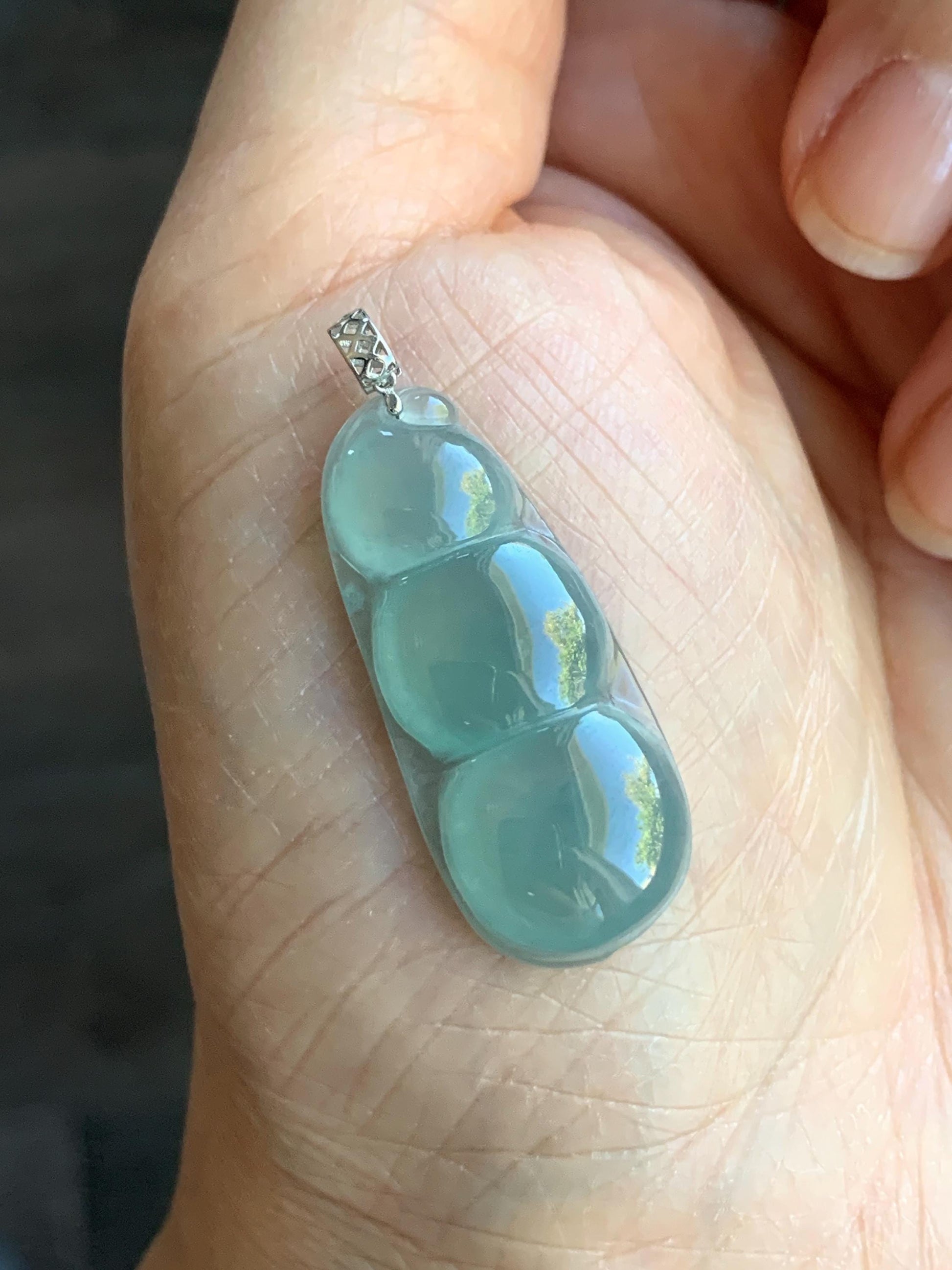 Natural Guatemalan Icy Highly Translucent Gelatinous Light Teal Blue Jadeite Peapod Pendant 18K White Gold 3g 天然冰危浅蓝绿翡翠福豆镶嵌吊坠 DHL73B