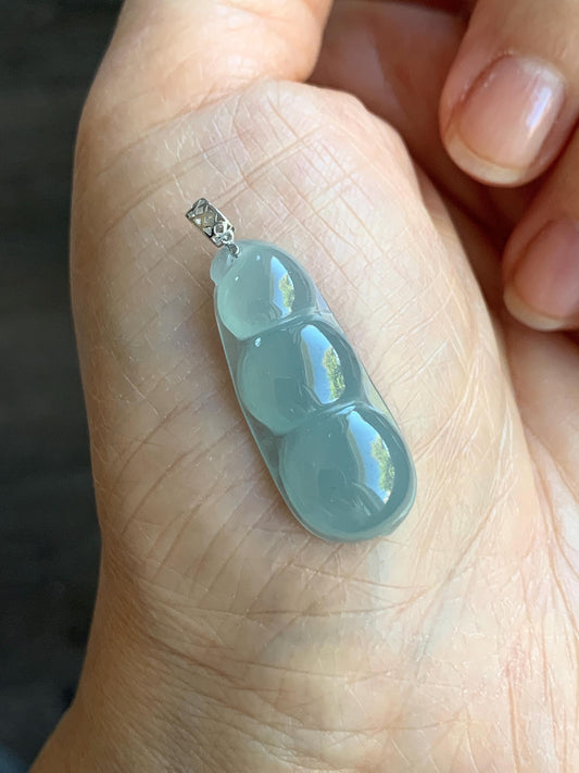 Natural Guatemalan Icy Translucent Gelatinous Light Dusty Blue Jadeite Peapod Pendant 18K White Gold 3g 天然冰危浅蓝翡翠福豆镶嵌吊坠 DHL73A