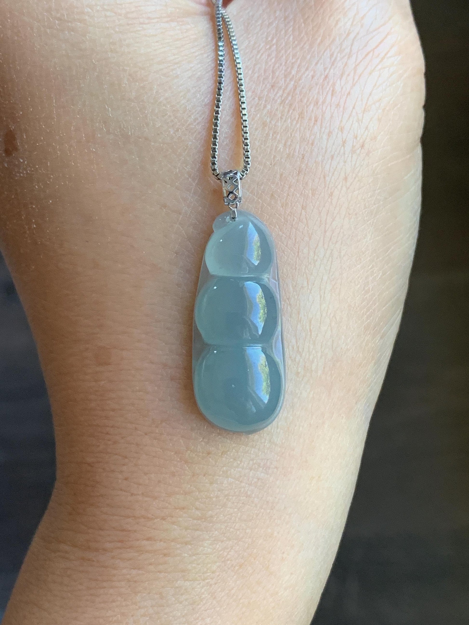 Natural Guatemalan Icy Translucent Gelatinous Light Dusty Blue Jadeite Peapod Pendant 18K White Gold 3g 天然冰危浅蓝翡翠福豆镶嵌吊坠 DHL73A