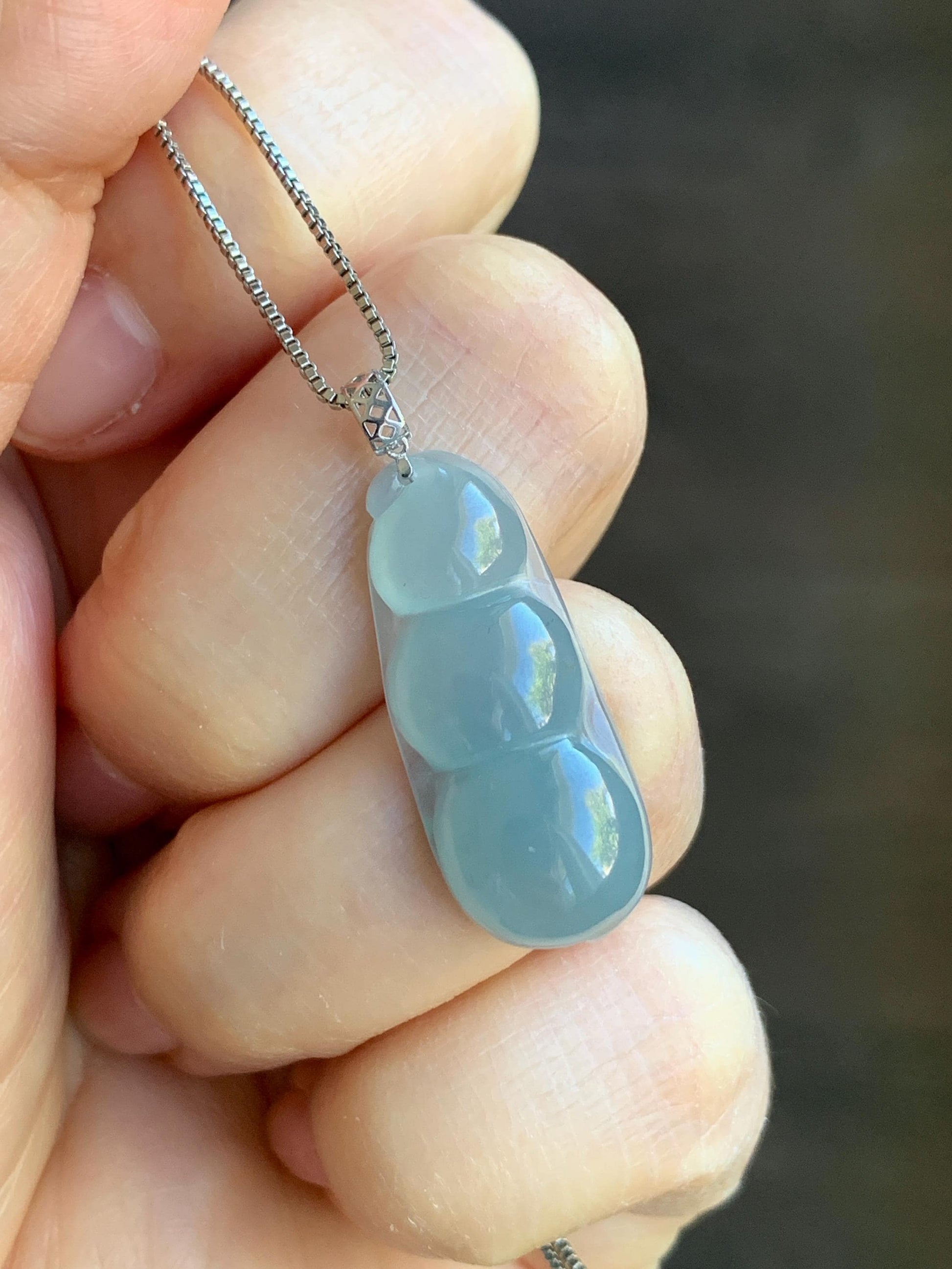 Natural Guatemalan Icy Translucent Gelatinous Light Dusty Blue Jadeite Peapod Pendant 18K White Gold 3g 天然冰危浅蓝翡翠福豆镶嵌吊坠 DHL73A
