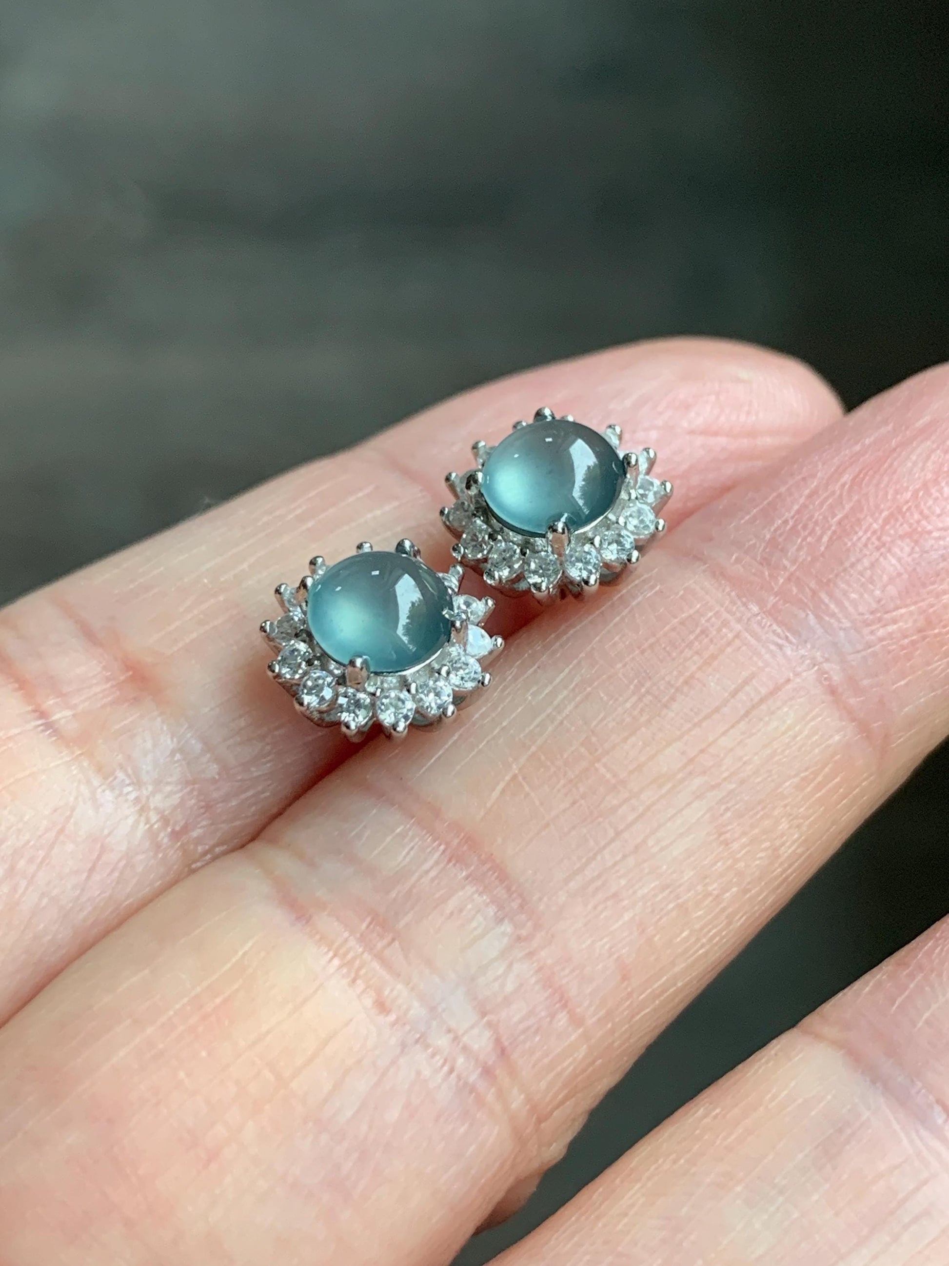 Natural Guatemalan Icy Translucent Teal Blue Jadeite Halo Style Stud Earrings S925 Sterling Silver 天然冰危湖水蓝翡翠银镶耳钉 DHA70