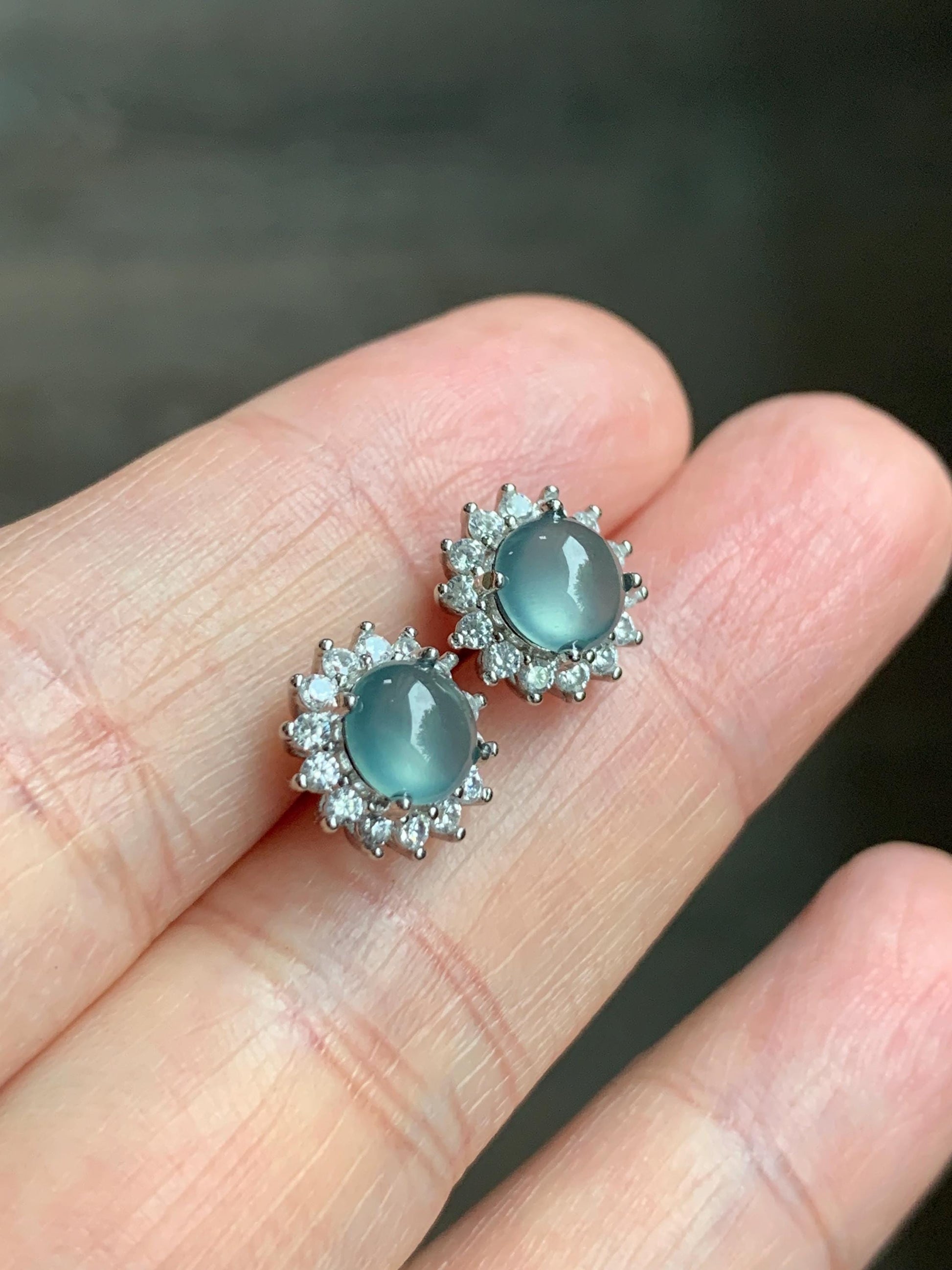 Natural Guatemalan Icy Translucent Teal Blue Jadeite Halo Style Stud Earrings S925 Sterling Silver 天然冰危湖水蓝翡翠银镶耳钉 DHA70