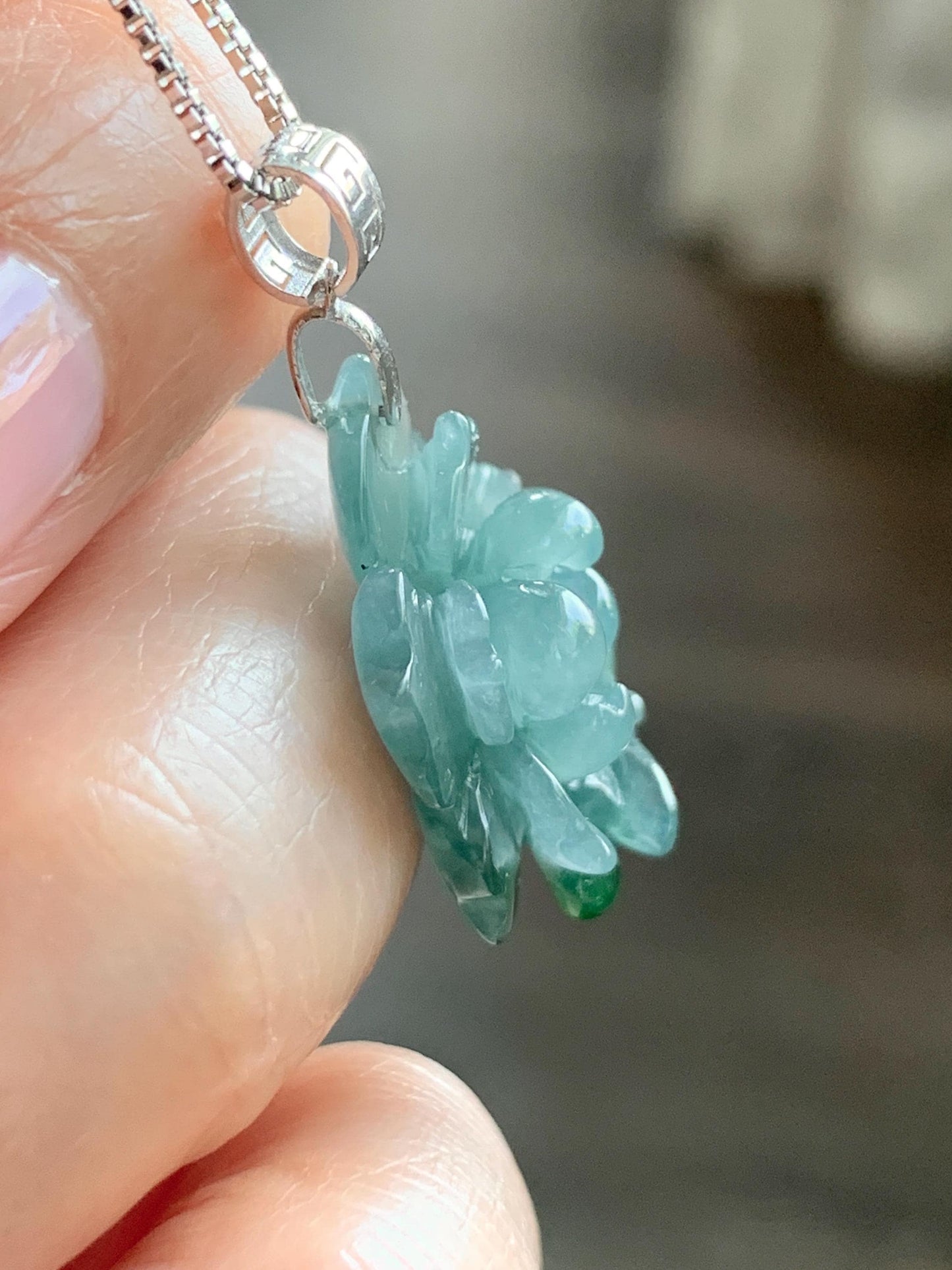 Natural Guatemalan Icy Highly Translucent Two-Tone Teal Blue Jadeite Lotus Flower Dragonfly Pendant 18K White Gold 天然冰危蓝绿翡翠莲花蜻蜓镶嵌吊坠 TTH726S
