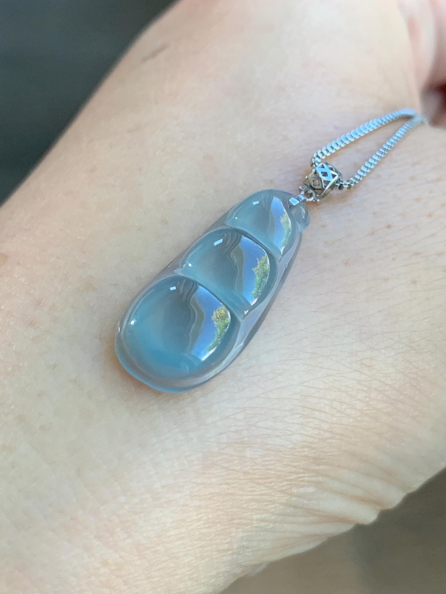 Natural Guatemalan Icy Highly Translucent Gelatinous Light Blue Jadeite Carved Peapod Pendant 18K White Gold 天然冰危浅蓝起光翡翠福豆镶嵌吊坠