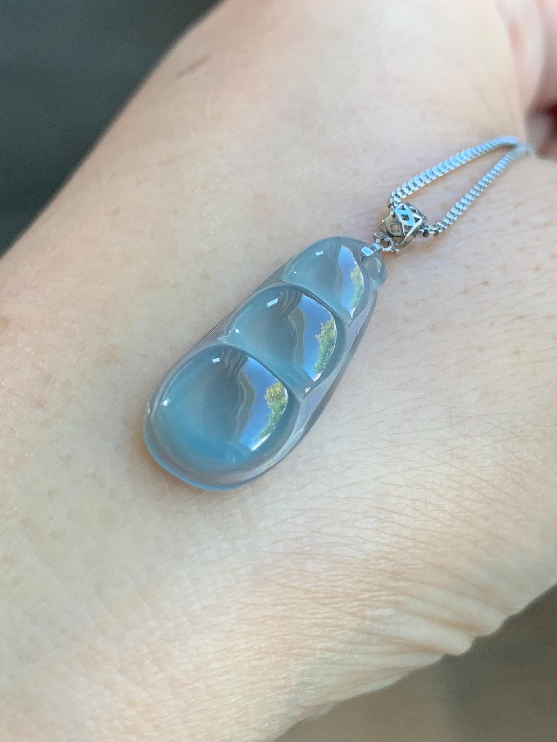Natural Guatemalan Icy Highly Translucent Gelatinous Light Blue Jadeite Carved Peapod Pendant 18K White Gold 天然冰危浅蓝起光翡翠福豆镶嵌吊坠