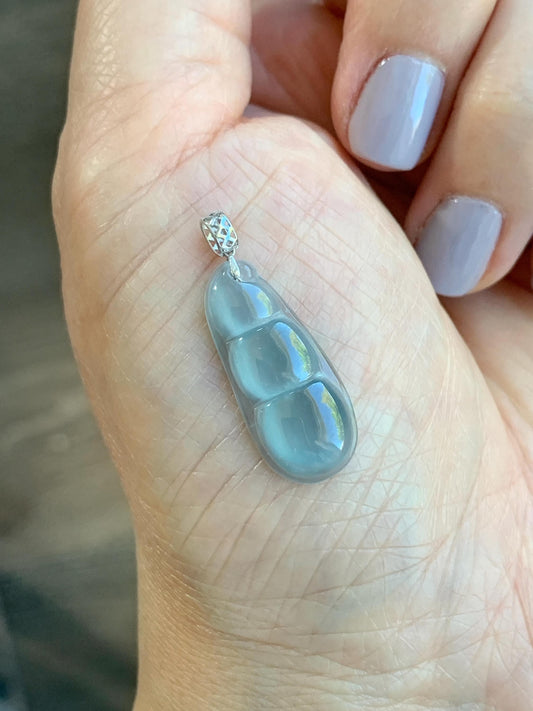 Natural Guatemalan Icy Highly Translucent Gelatinous Light Blue Jadeite Carved Peapod Pendant 18K White Gold 天然冰危浅蓝起光翡翠福豆镶嵌吊坠