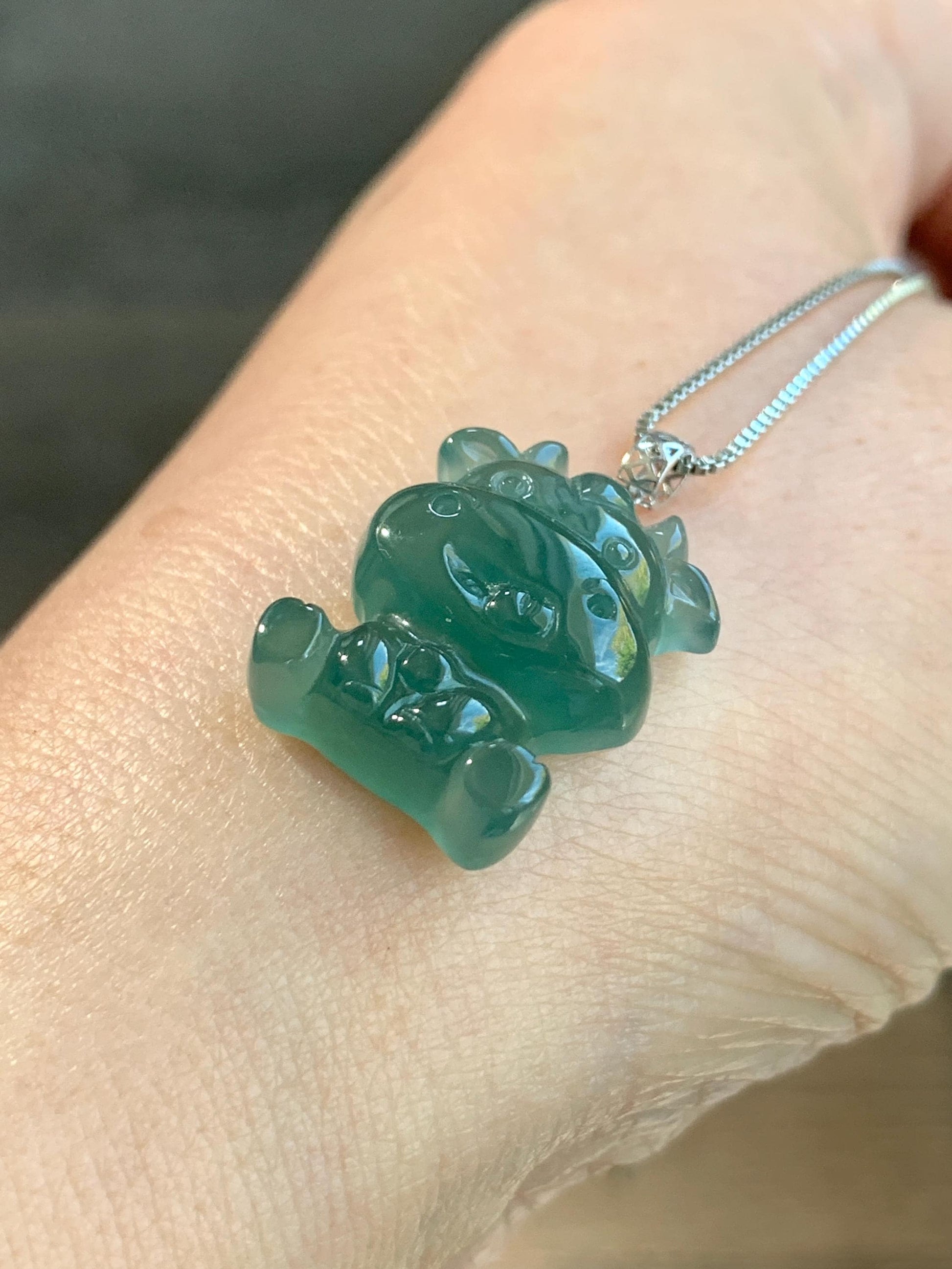 Natural Guatemalan Icy Translucent Gelatinous Teal Green Jadeite Baby Cow Pendant 18K White Gold 5g 天然冰胶危蓝绿翡翠小牛镶嵌吊坠