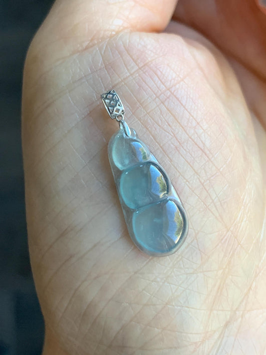 Petite Natural Guatemalan Icy Highly Translucent Gelatinous Light Blue Jadeite Carved Peapod Pendant 18K White Gold 天然冰危浅蓝起光翡翠福豆镶嵌吊坠 XDD712A