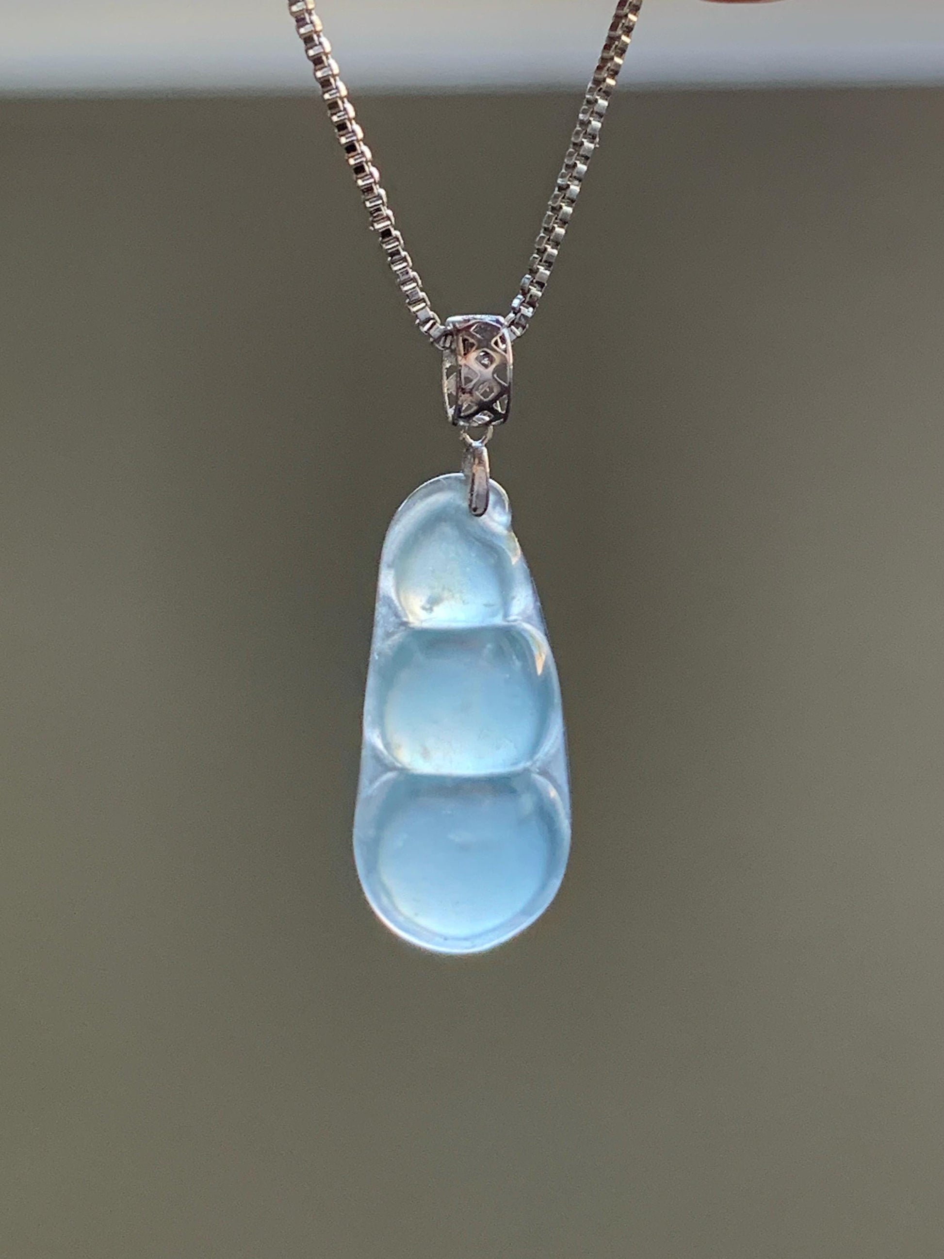 Petite Natural Guatemalan Icy Highly Translucent Gelatinous Light Blue Jadeite Carved Peapod Pendant 18K White Gold 天然冰危浅蓝起光翡翠福豆镶嵌吊坠 XDD712A