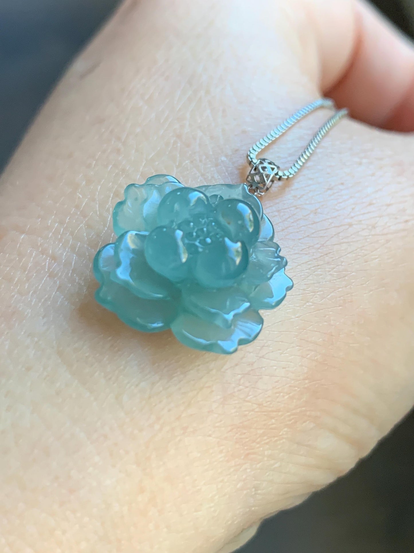Natural Guatemalan Icy Highly Translucent Teal Blue Jadeite Lotus Flower Pendant 18K White Gold 4g 天然冰危蓝翡翠莲花镶嵌吊坠 DLH620D