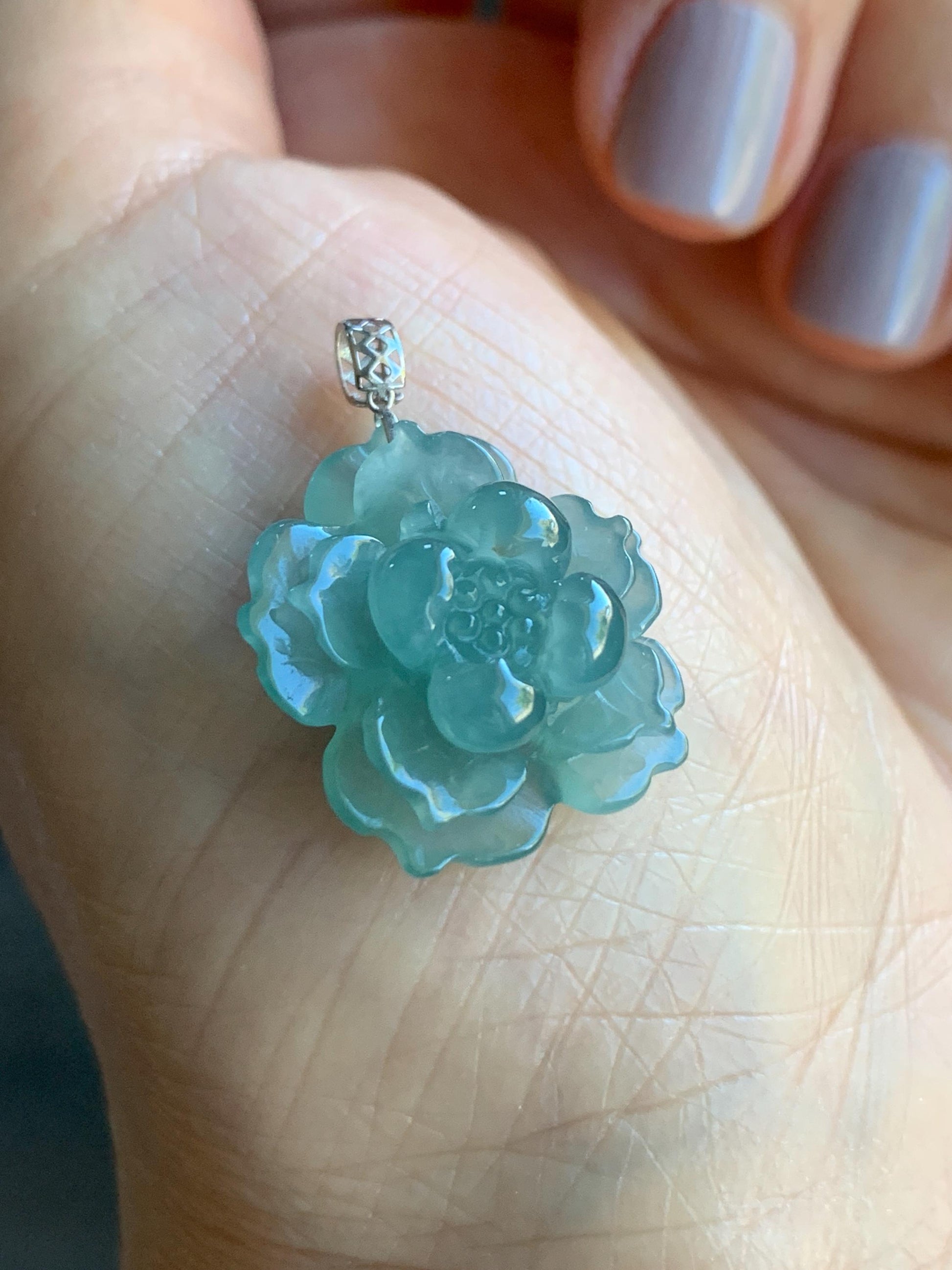 Natural Guatemalan Icy Highly Translucent Teal Blue Jadeite Lotus Flower Pendant 18K White Gold 4g 天然冰危蓝翡翠莲花镶嵌吊坠 DLH620D
