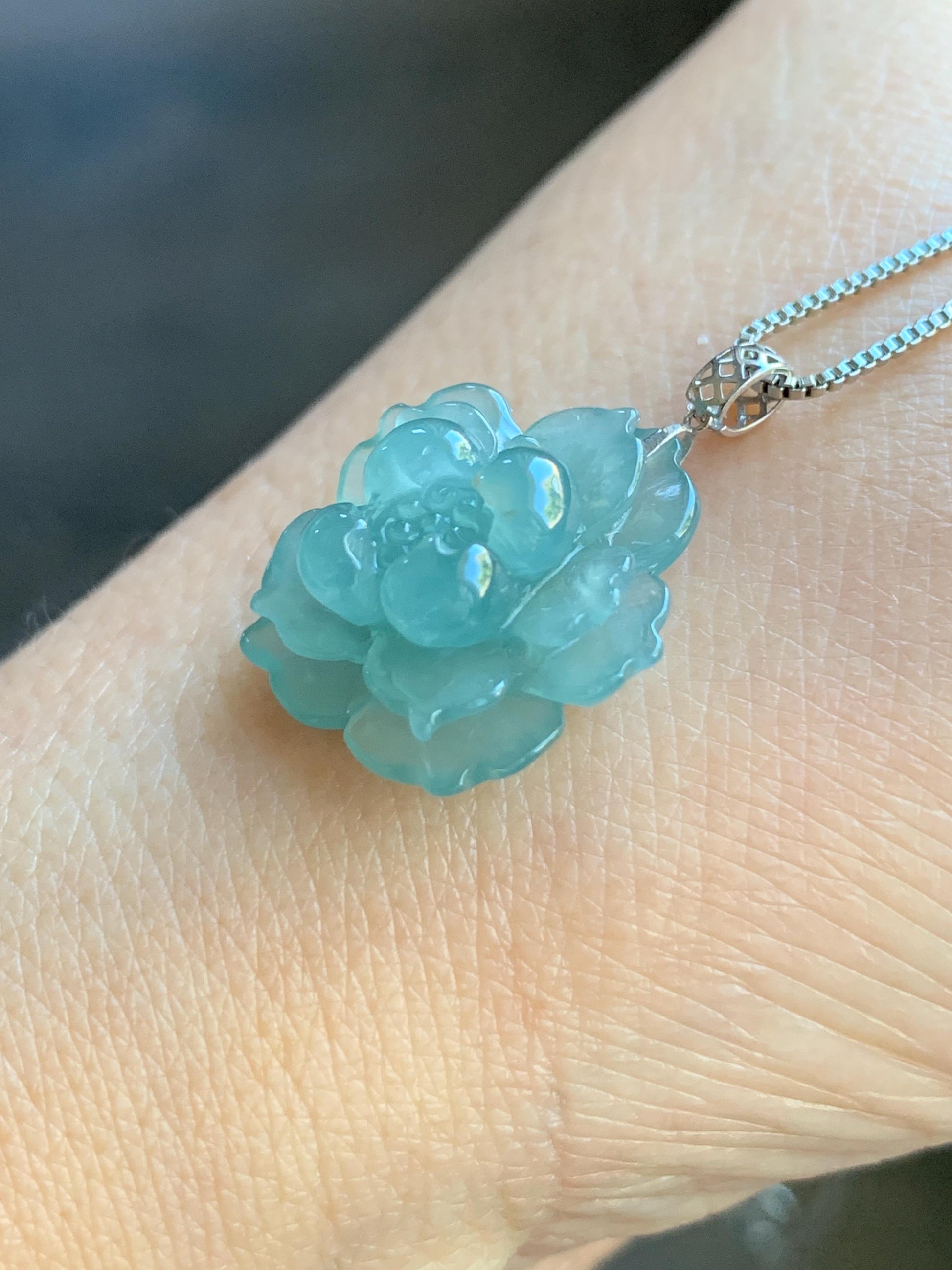 Natural Guatemalan Icy Highly Translucent Teal Blue Jadeite Lotus Flower Pendant 18K White Gold 4g 天然冰危蓝翡翠莲花镶嵌吊坠 DLH620D