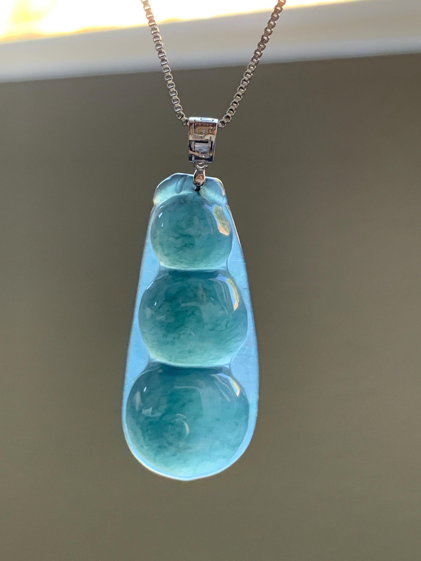 Large Natural Guatemalan Icy Translucent Dark Teal Blue Jadeite Large Peapod Pendant 18K White Gold 5g 天然冰危深蓝翡翠福豆镶嵌吊坠 SLD67A