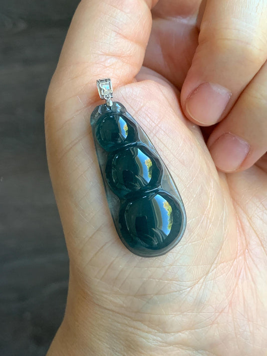 Large Natural Guatemalan Icy Translucent Dark Teal Blue Jadeite Large Peapod Pendant 18K White Gold 5g 天然冰危深蓝翡翠福豆镶嵌吊坠 SLD67A