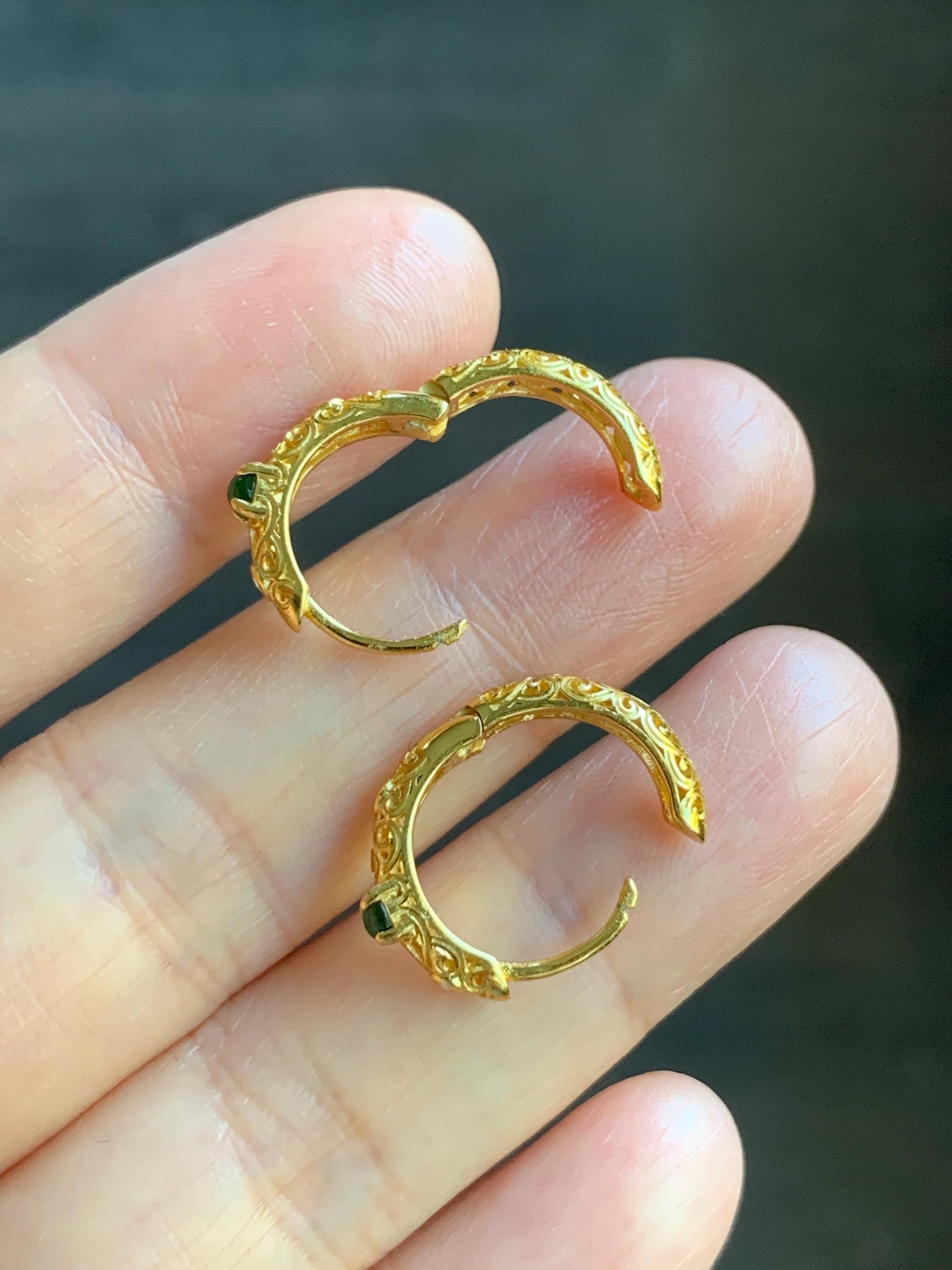 Natural Guatemalan Icy Translucent Vibrant Green Jadeite Hoop Huggie Earrings S925 Silver Yellow Gold Finish 天然冰危绿翡翠银镶耳包 S