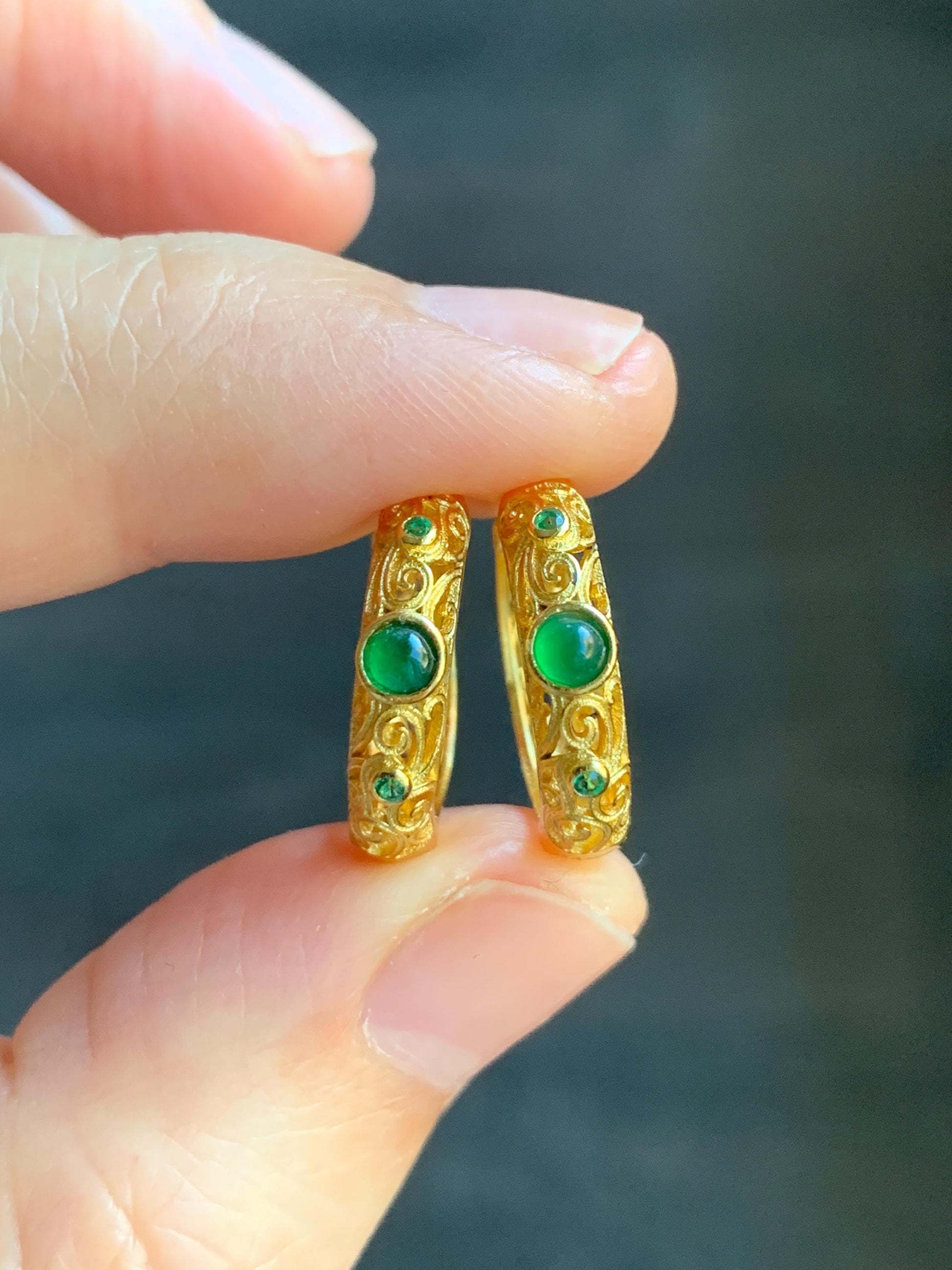 Natural Guatemalan Icy Translucent Vibrant Green Jadeite Hoop Huggie Earrings S925 Silver Yellow Gold Finish 天然冰危绿翡翠银镶耳包 L