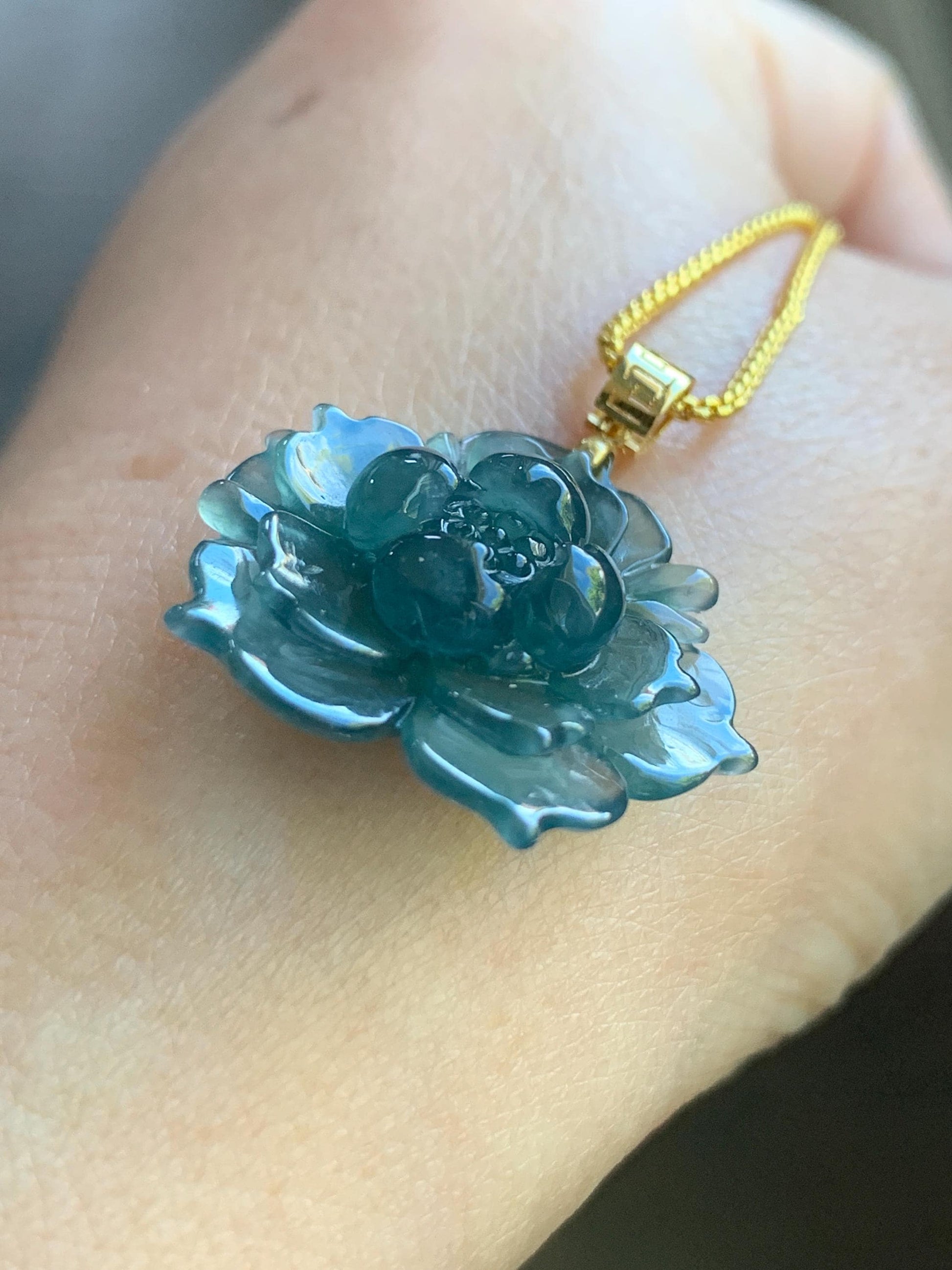 Natural Guatemalan Icy Highly Translucent Dark Teal Blue Jadeite Lotus Flower Pendant 18K Yellow Gold 5g 天然冰胶危起光深蓝翡翠莲花镶嵌吊坠