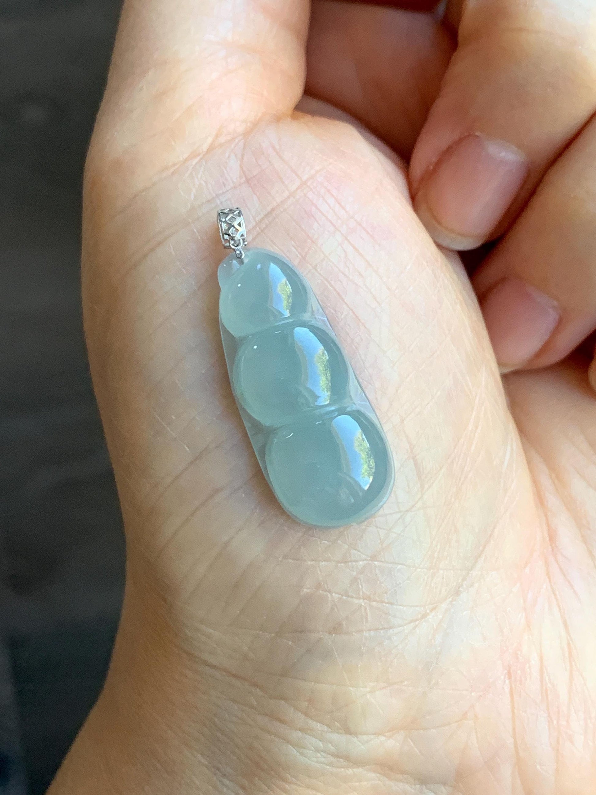 Natural Guatemalan Icy Translucent Gelatinous Pale Dusty Blue Jadeite Peapod Pendant 18K White Gold 3g 天然冰危浅蓝翡翠福豆镶嵌吊坠 DHL73D