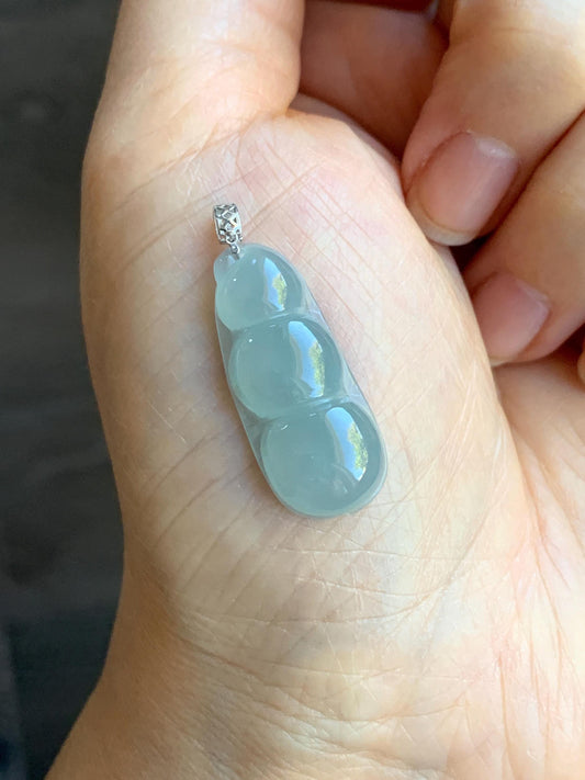 Natural Guatemalan Icy Translucent Gelatinous Pale Dusty Blue Jadeite Peapod Pendant 18K White Gold 3g 天然冰危浅蓝翡翠福豆镶嵌吊坠 DHL73D