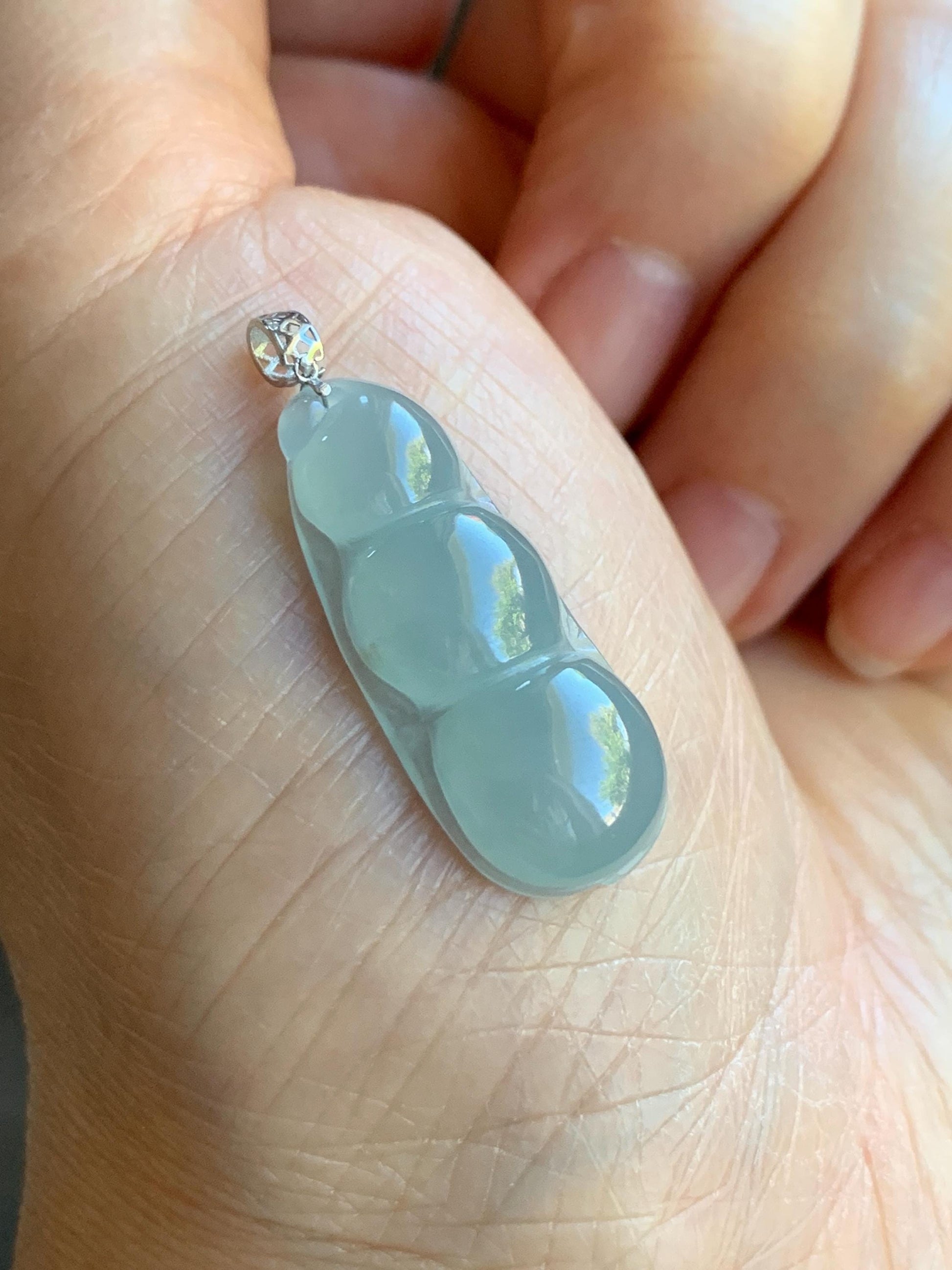 Natural Guatemalan Icy Translucent Gelatinous Pale Dusty Blue Jadeite Peapod Pendant 18K White Gold 3g 天然冰危浅蓝翡翠福豆镶嵌吊坠 DHL73D