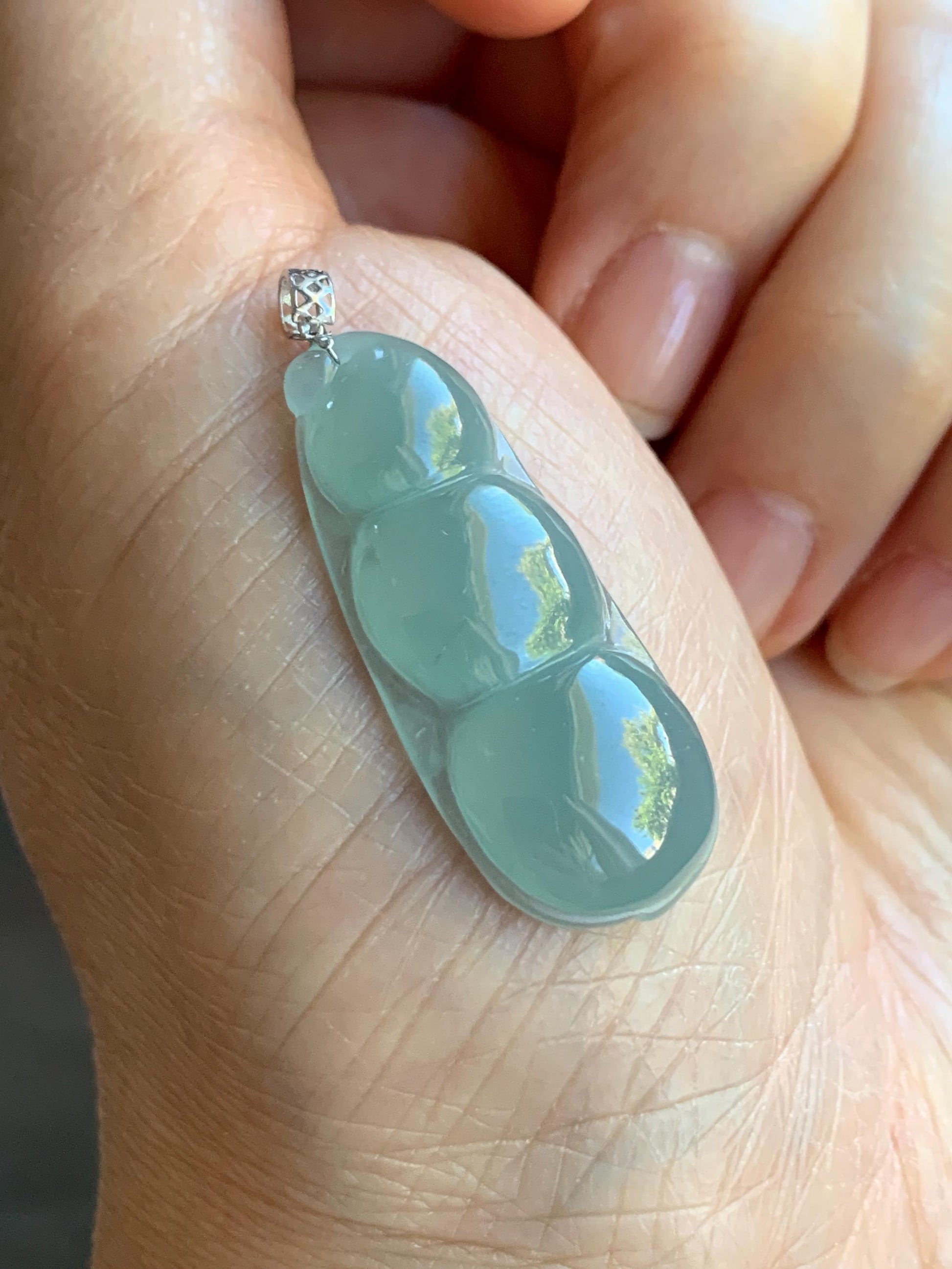 Natural Guatemalan Icy Translucent Gelatinous Pale Dusty Blue Jadeite Peapod Pendant 18K White Gold 4g 天然冰危浅蓝翡翠福豆镶嵌吊坠 DHL73C