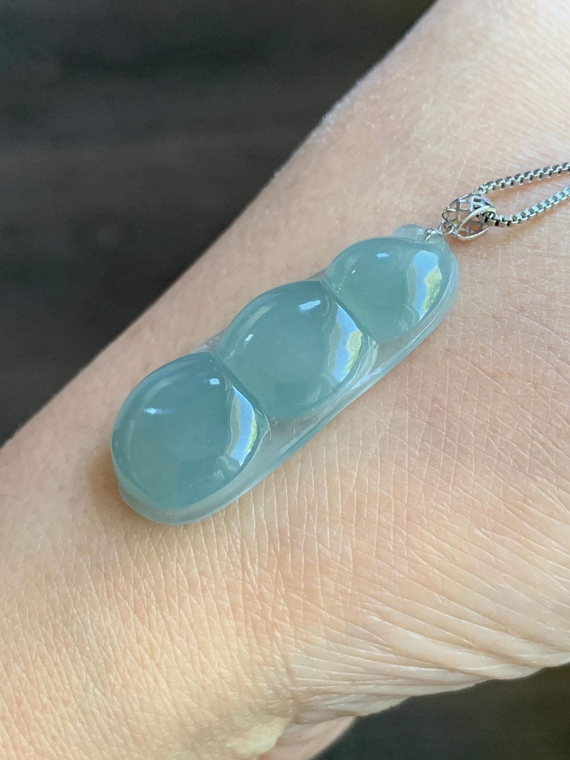 Natural Guatemalan Icy Translucent Gelatinous Pale Dusty Blue Jadeite Peapod Pendant 18K White Gold 4g 天然冰危浅蓝翡翠福豆镶嵌吊坠 DHL73C