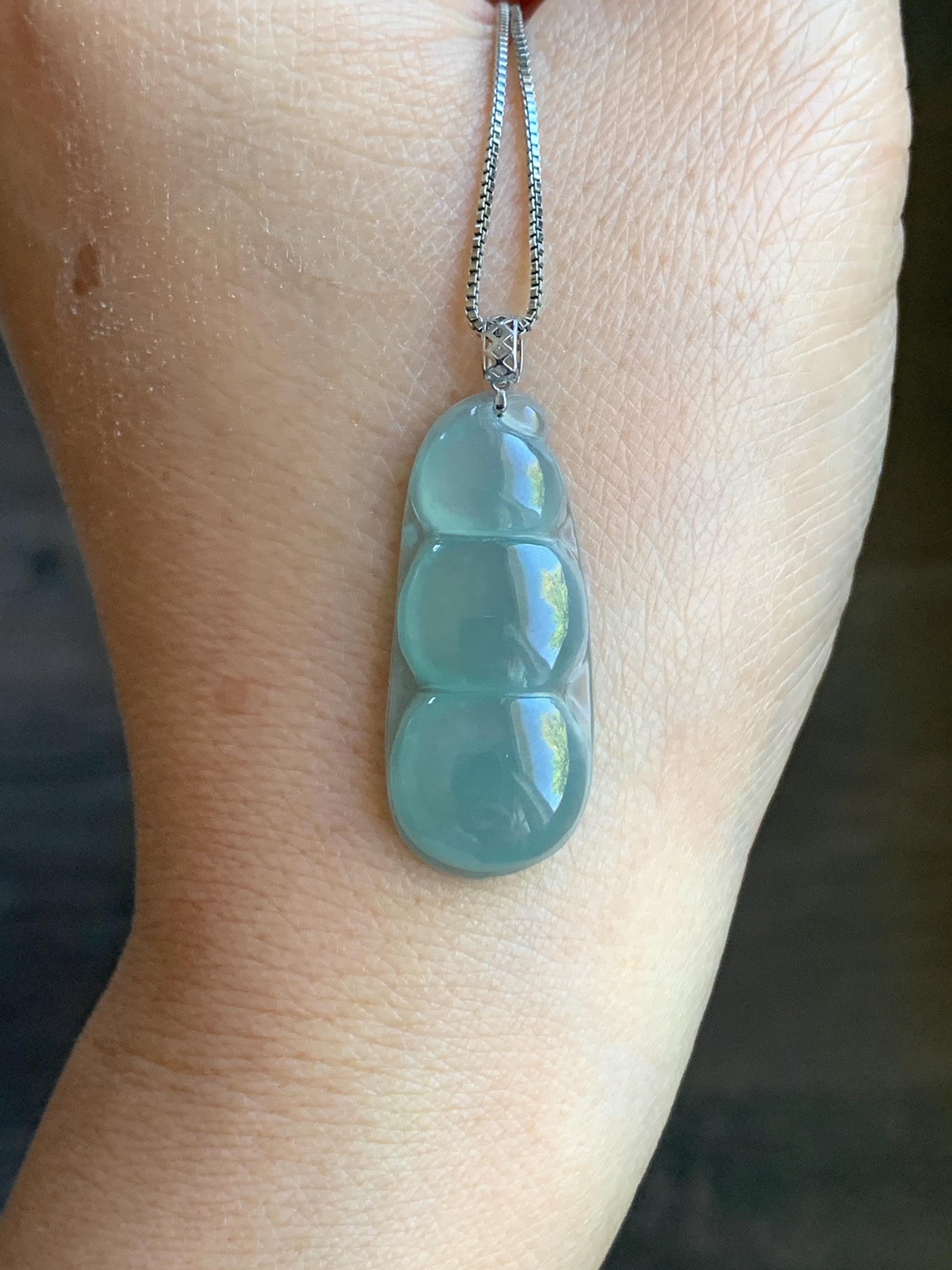 Natural Guatemalan Icy Highly Translucent Gelatinous Light Teal Blue Jadeite Peapod Pendant 18K White Gold 3g 天然冰危浅蓝绿翡翠福豆镶嵌吊坠 DHL73B