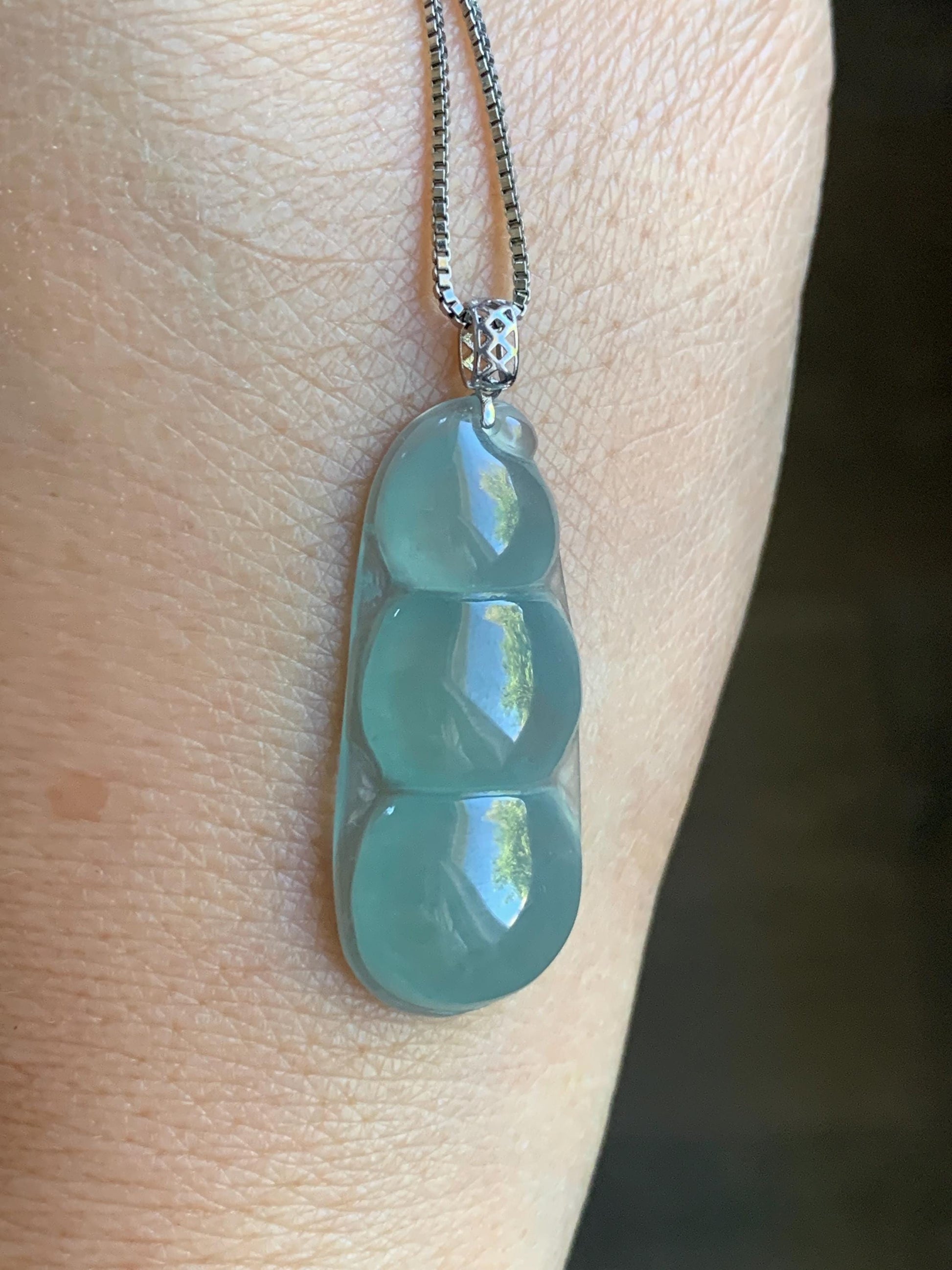 Natural Guatemalan Icy Highly Translucent Gelatinous Light Teal Blue Jadeite Peapod Pendant 18K White Gold 3g 天然冰危浅蓝绿翡翠福豆镶嵌吊坠 DHL73B