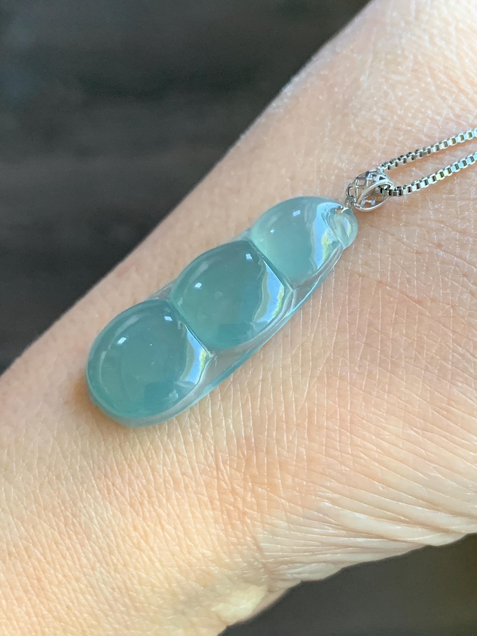 Natural Guatemalan Icy Highly Translucent Gelatinous Light Teal Blue Jadeite Peapod Pendant 18K White Gold 3g 天然冰危浅蓝绿翡翠福豆镶嵌吊坠 DHL73B