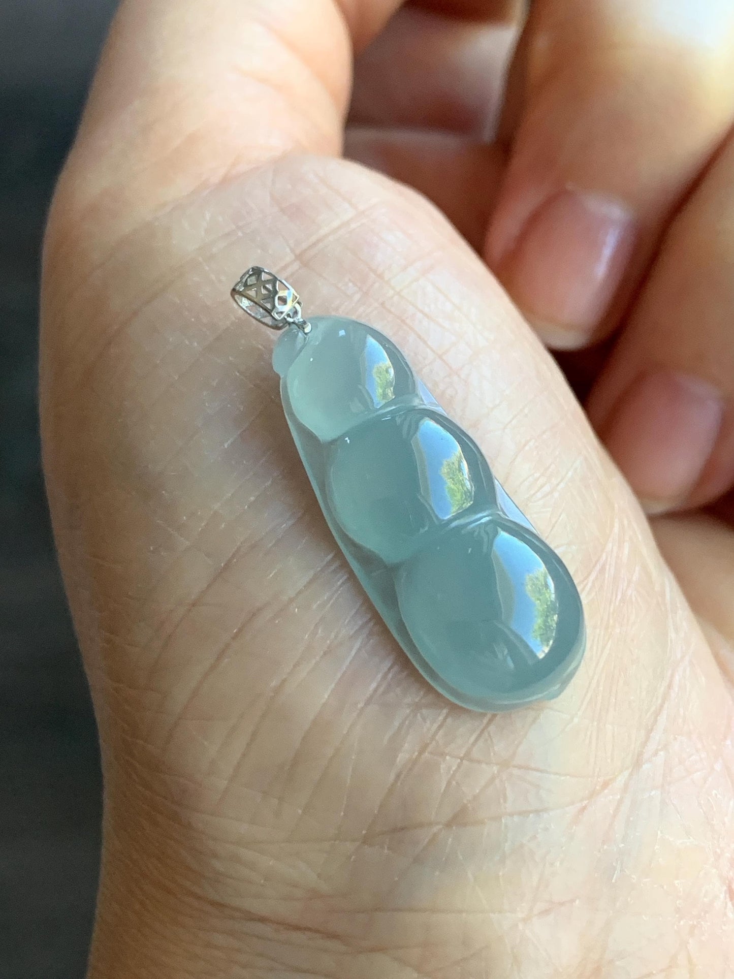 Natural Guatemalan Icy Translucent Gelatinous Light Dusty Blue Jadeite Peapod Pendant 18K White Gold 3g 天然冰危浅蓝翡翠福豆镶嵌吊坠 DHL73A