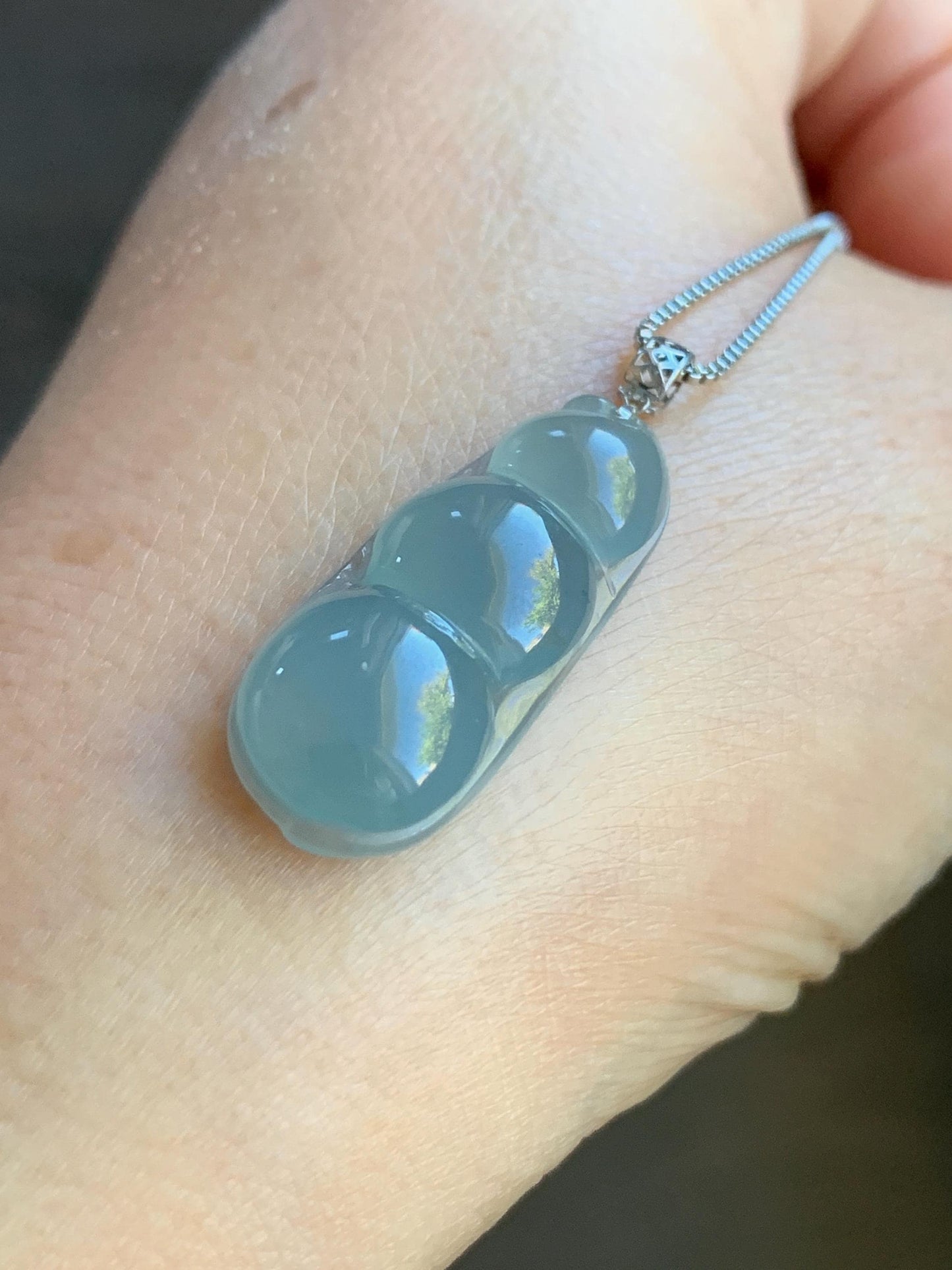 Natural Guatemalan Icy Translucent Gelatinous Light Dusty Blue Jadeite Peapod Pendant 18K White Gold 3g 天然冰危浅蓝翡翠福豆镶嵌吊坠 DHL73A