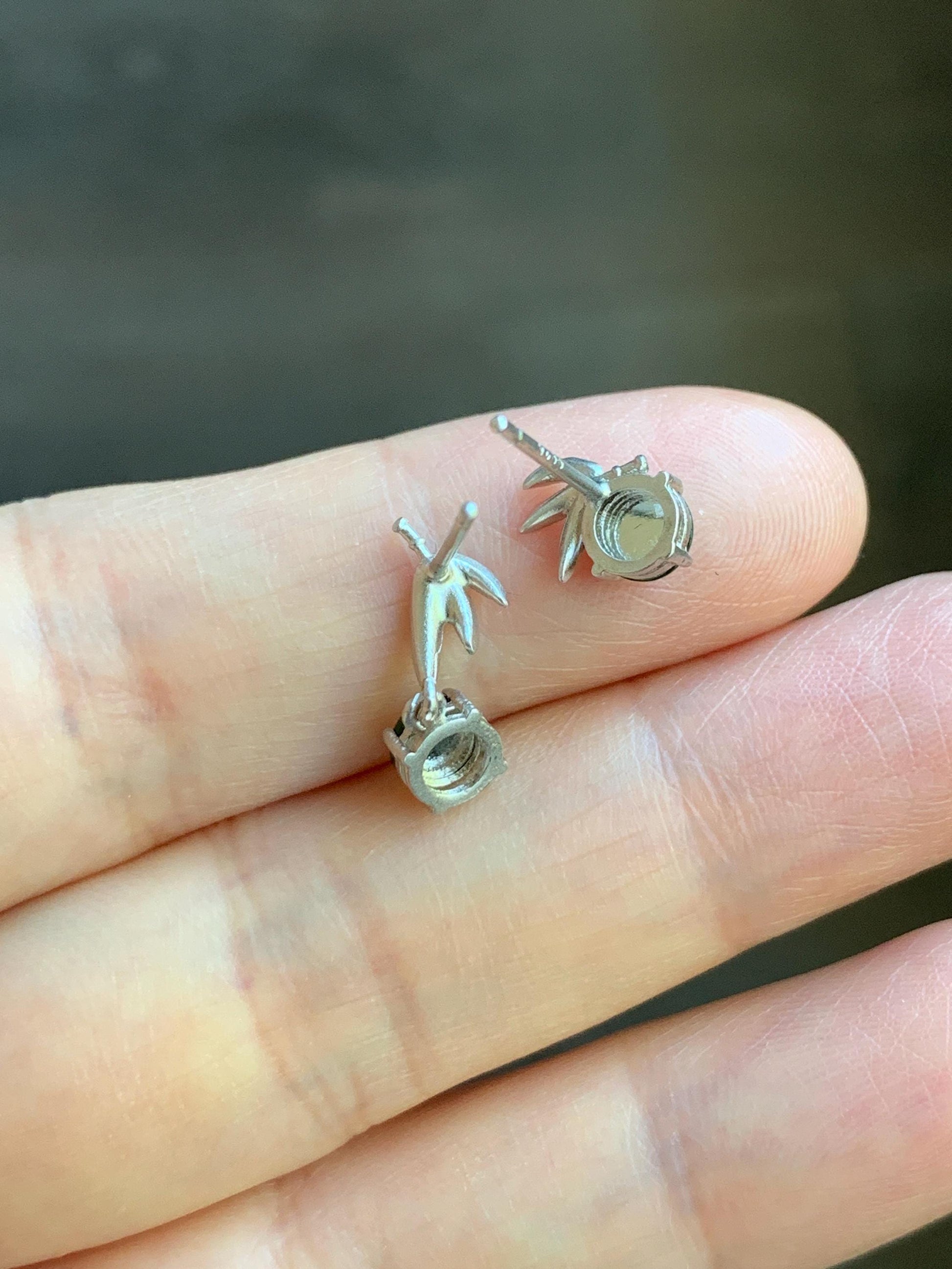 Natural Guatemalan Icy Highly Translucent Vibrant Green Jadeite Bamboo Leaf AB Design Stud Earrings Sterling Silver 天然冰危绿翡翠竹节AB款银镶耳钉