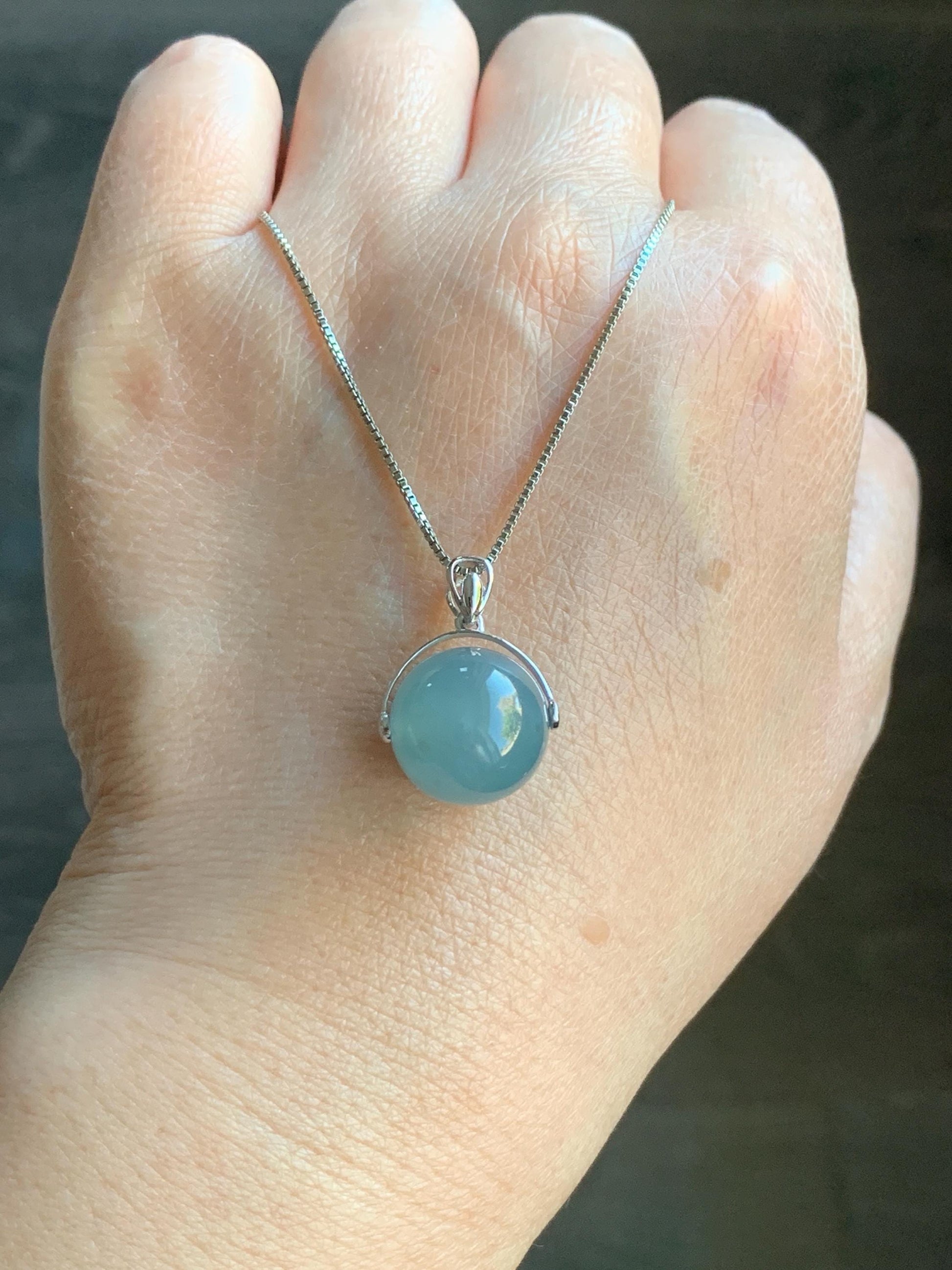 Certified Natural Guatemalan Icy Highly Translucent Gelatinous Blue Jadeite Sphere Bead Spinner Pendant 18K White Gold 天然冰危蓝翡翠单珠镶嵌吊坠 3028