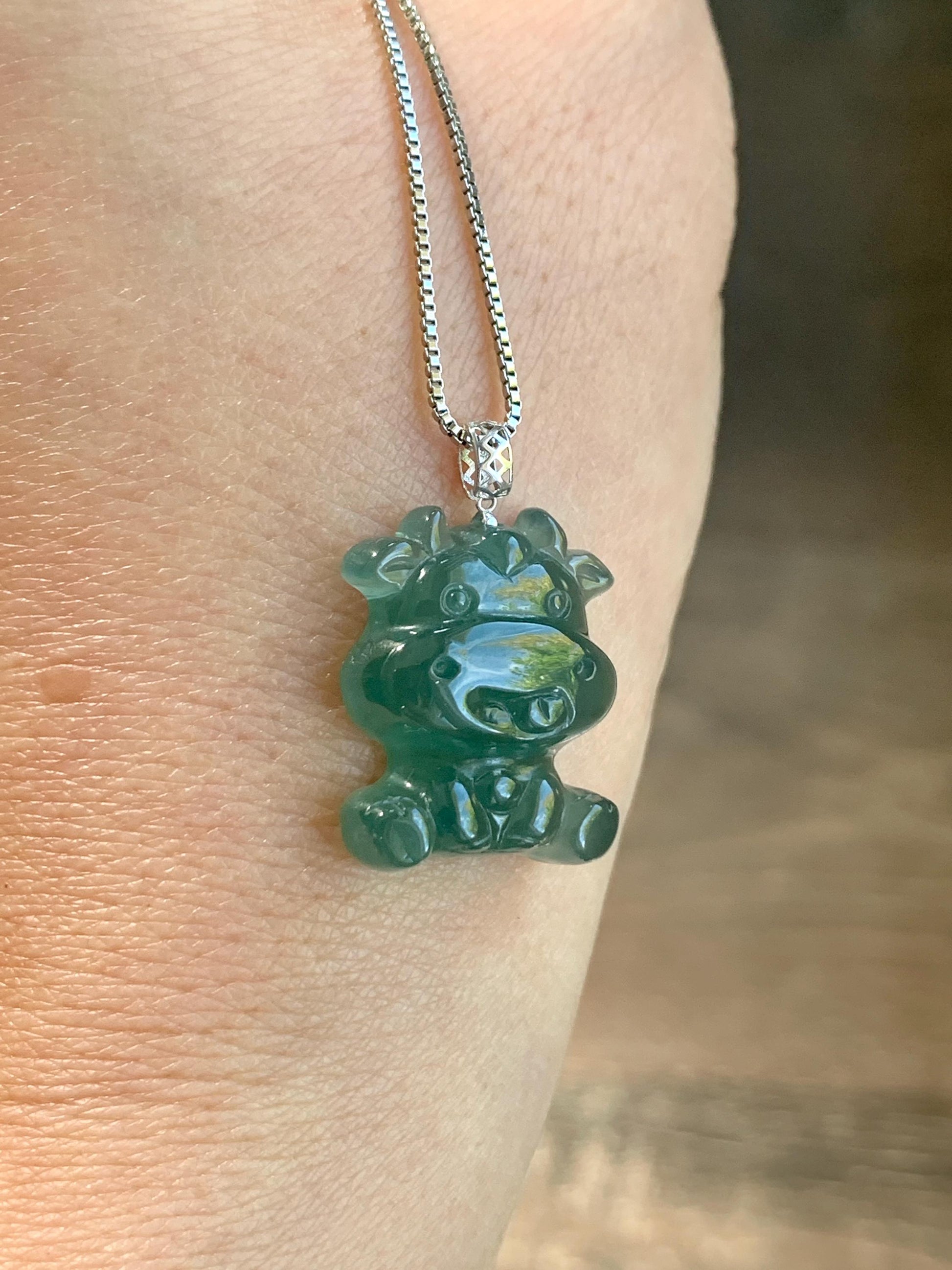 Natural Guatemalan Icy Translucent Gelatinous Teal Green Jadeite Baby Cow Pendant 18K White Gold 5g 天然冰胶危蓝绿翡翠小牛镶嵌吊坠