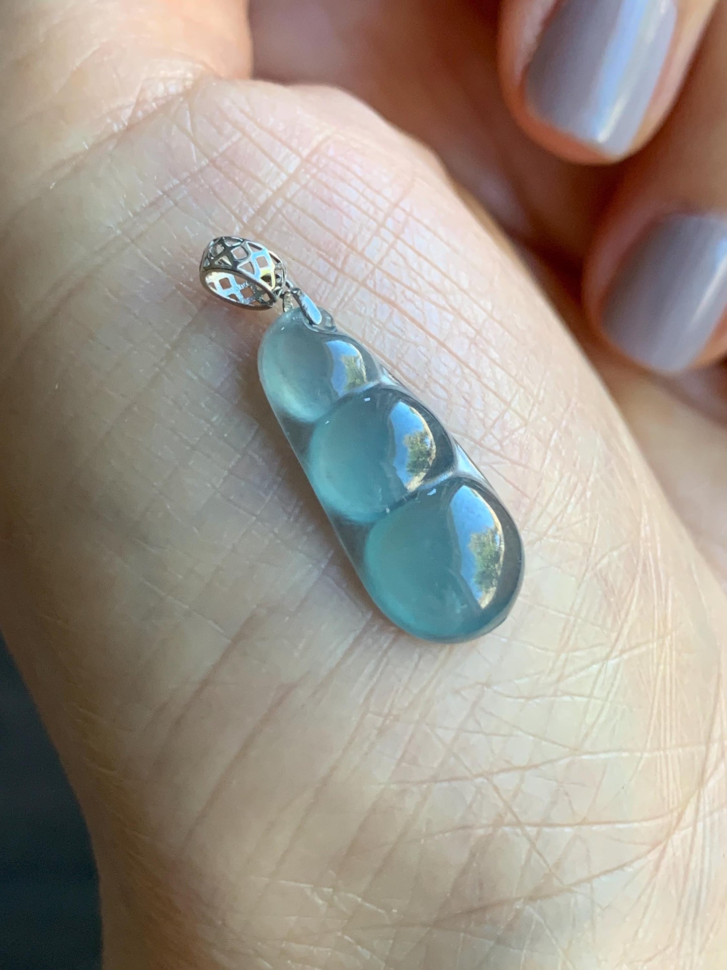 Petite Natural Guatemalan Icy Highly Translucent Gelatinous Light Blue Jadeite Carved Peapod Pendant 18K White Gold 天然冰危浅蓝起光翡翠福豆镶嵌吊坠 XDD712B