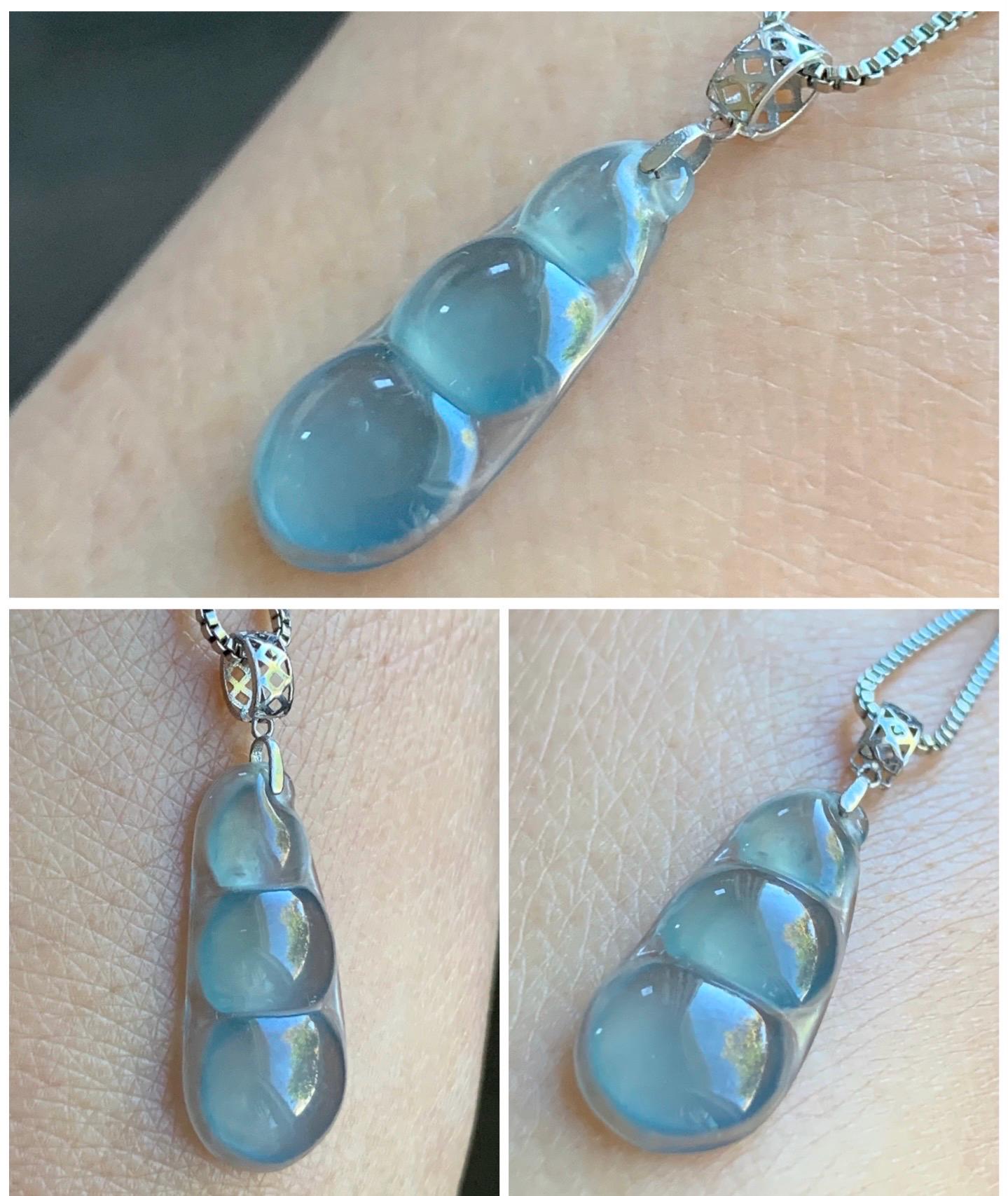 Petite Natural Guatemalan Icy Highly Translucent Gelatinous Light Blue Jadeite Carved Peapod Pendant 18K White Gold 天然冰危浅蓝起光翡翠福豆镶嵌吊坠 XDD712A
