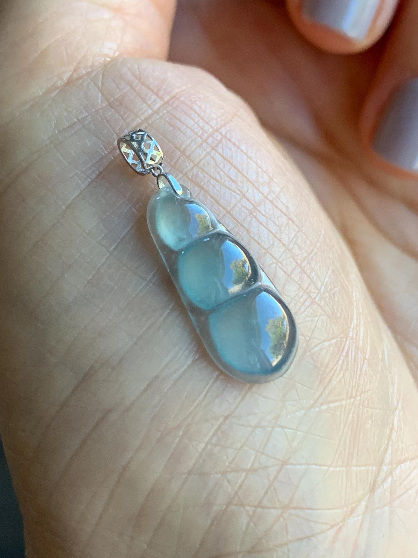 Petite Natural Guatemalan Icy Highly Translucent Gelatinous Light Blue Jadeite Carved Peapod Pendant 18K White Gold 天然冰危浅蓝起光翡翠福豆镶嵌吊坠 XDD712A