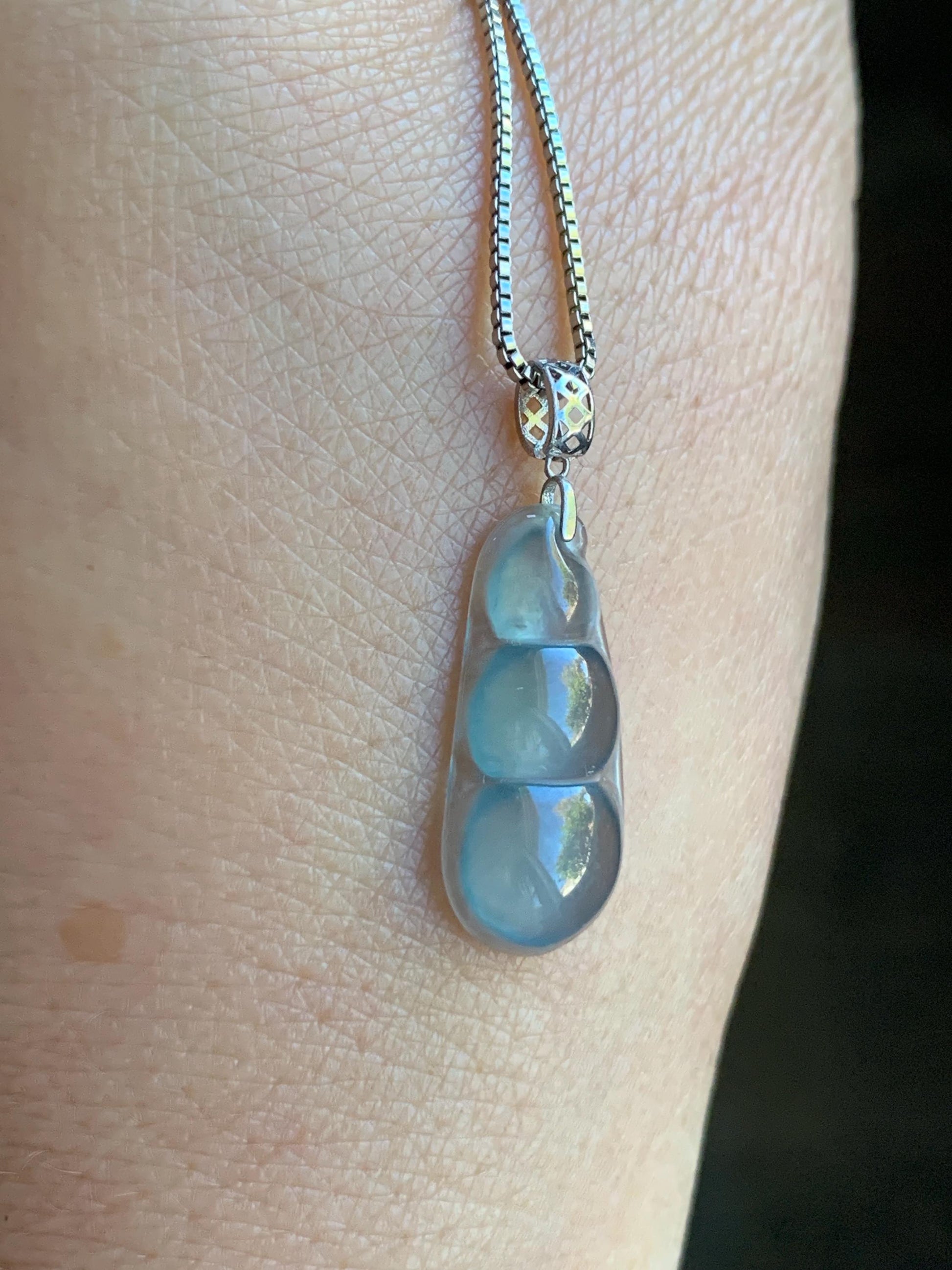 Petite Natural Guatemalan Icy Highly Translucent Gelatinous Light Blue Jadeite Carved Peapod Pendant 18K White Gold 天然冰危浅蓝起光翡翠福豆镶嵌吊坠 XDD712A