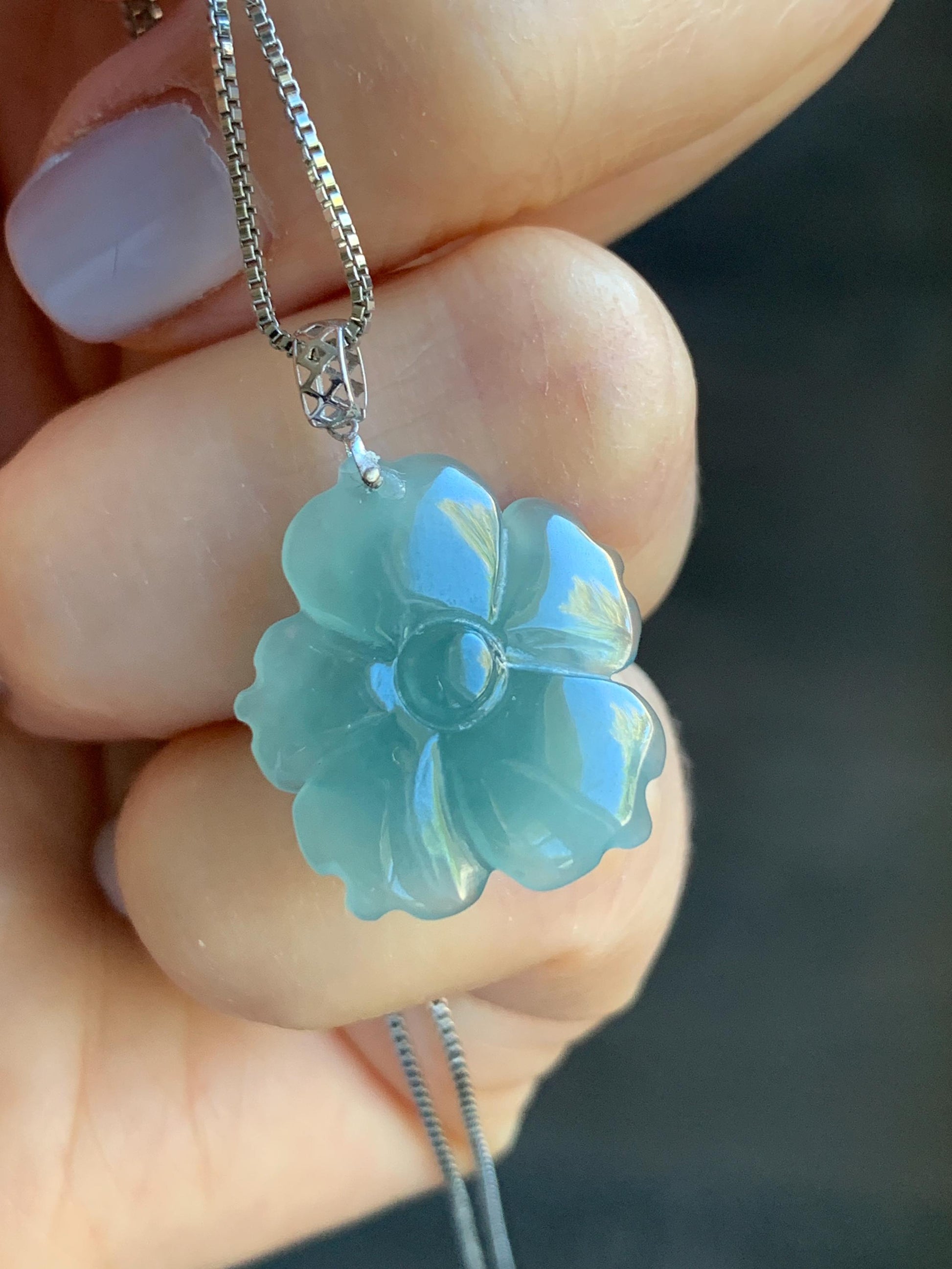 Natural Guatemalan Icy Highly Translucent Teal Blue Jadeite Lotus Flower Pendant 18K White Gold 4g 天然冰危蓝翡翠莲花镶嵌吊坠 DLH620D