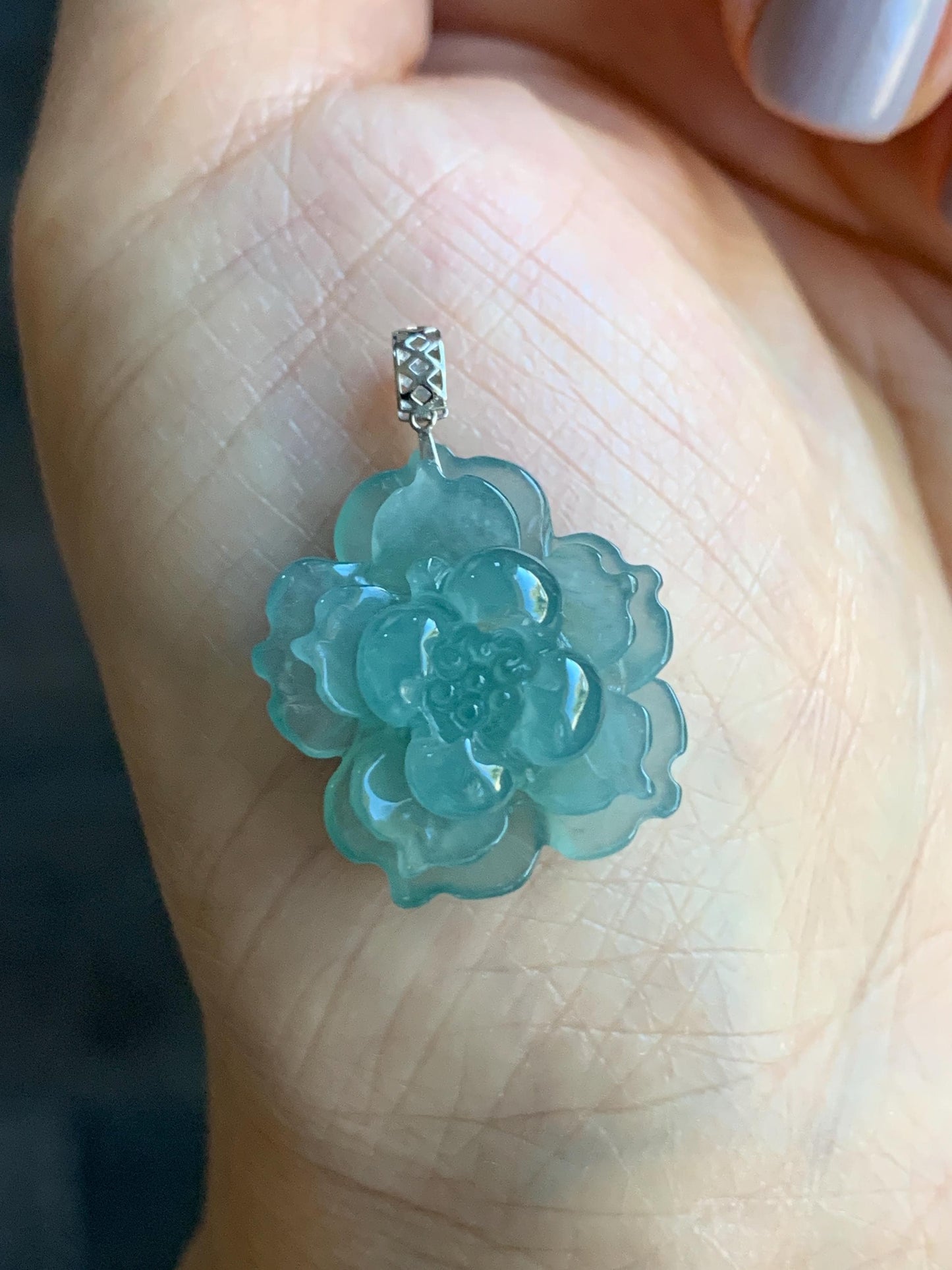 Natural Guatemalan Icy Highly Translucent Teal Blue Jadeite Lotus Flower Pendant 18K White Gold 4g 天然冰危蓝翡翠莲花镶嵌吊坠 DLH620D