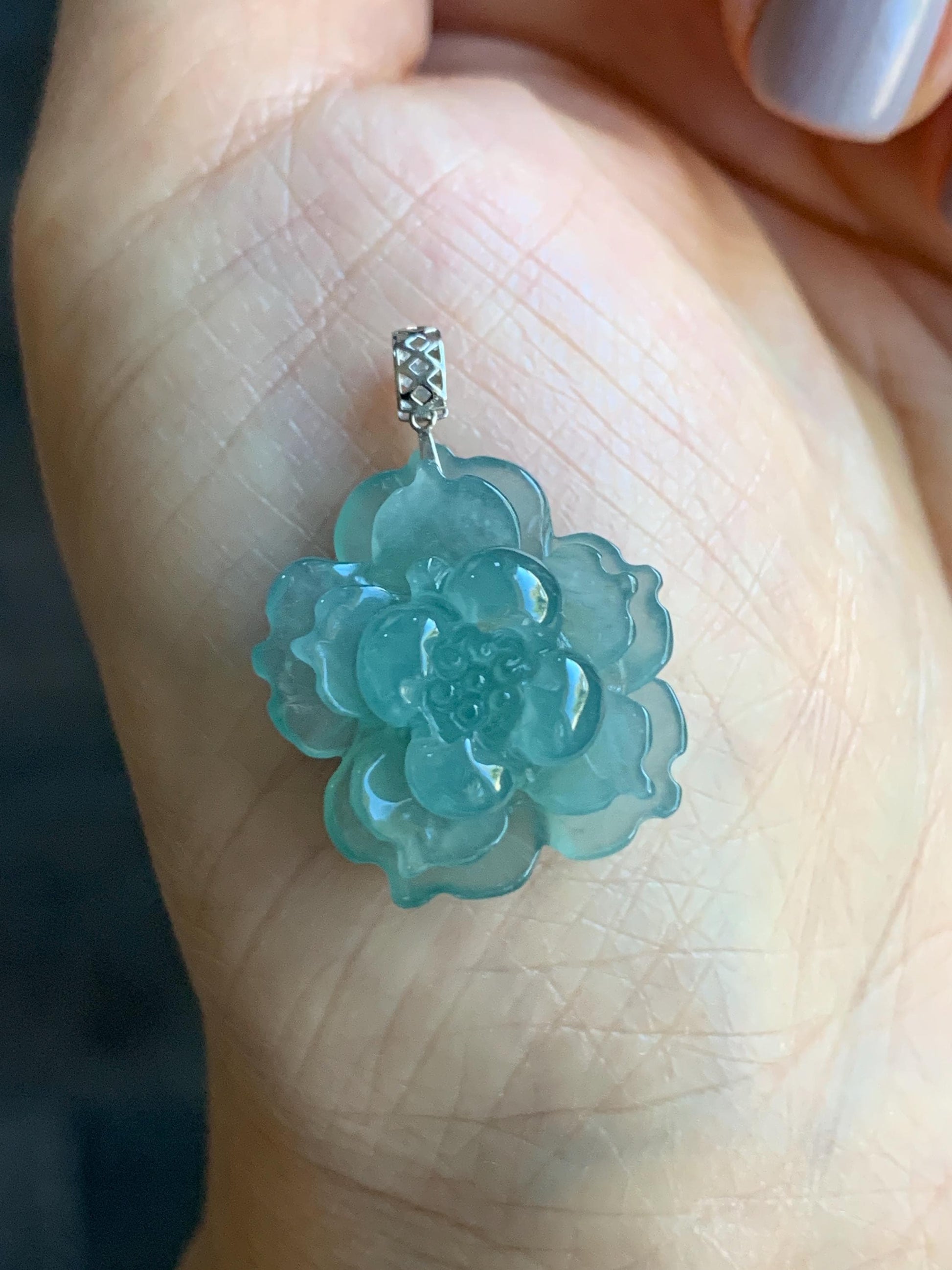 Natural Guatemalan Icy Highly Translucent Teal Blue Jadeite Lotus Flower Pendant 18K White Gold 4g 天然冰危蓝翡翠莲花镶嵌吊坠 DLH620D