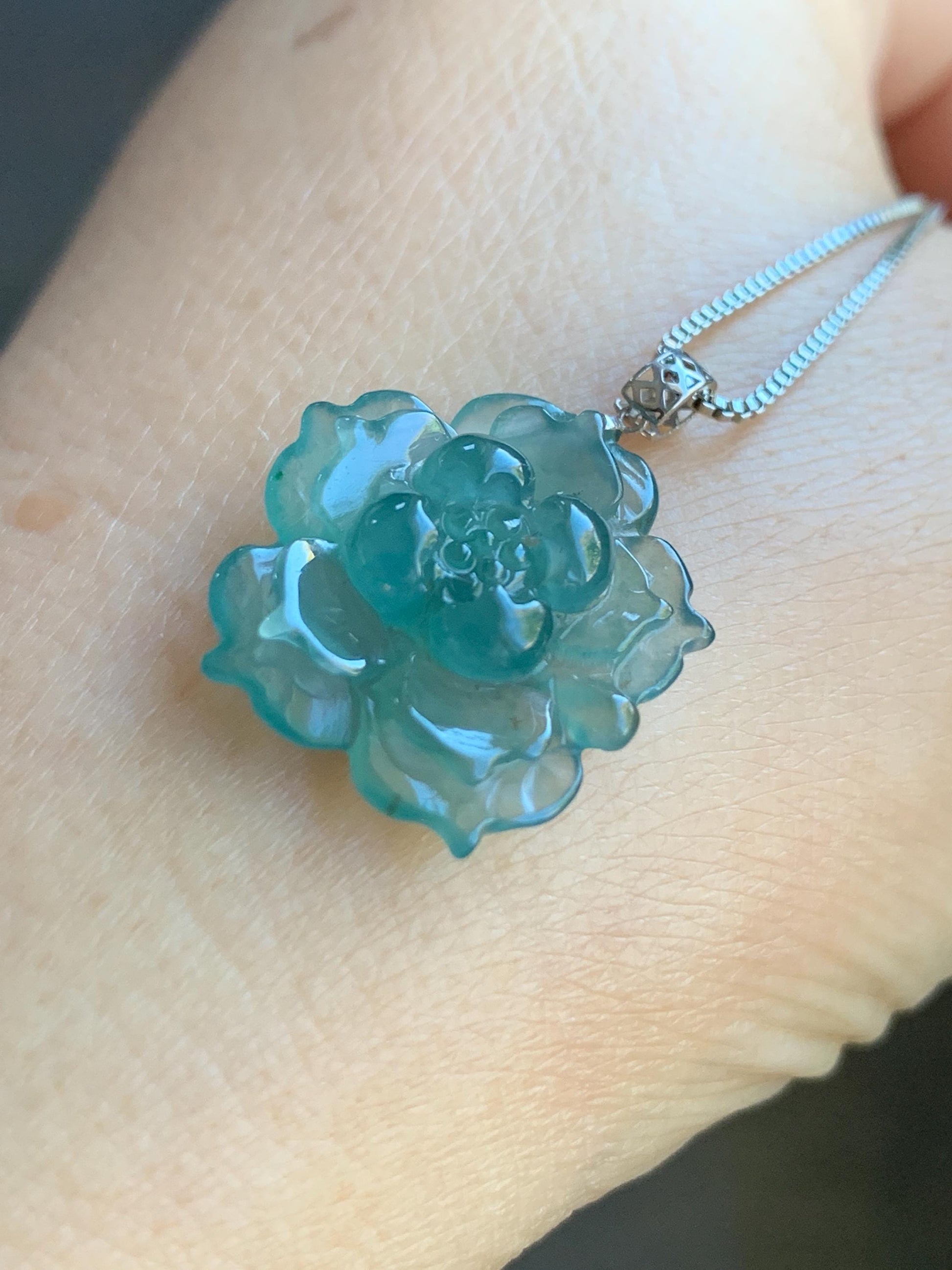 Natural Guatemalan Icy Highly Translucent Teal Blue Jadeite Lotus Flower Pendant 18K White Gold 3g 天然冰危蓝翡翠莲花镶嵌吊坠 DLH620C