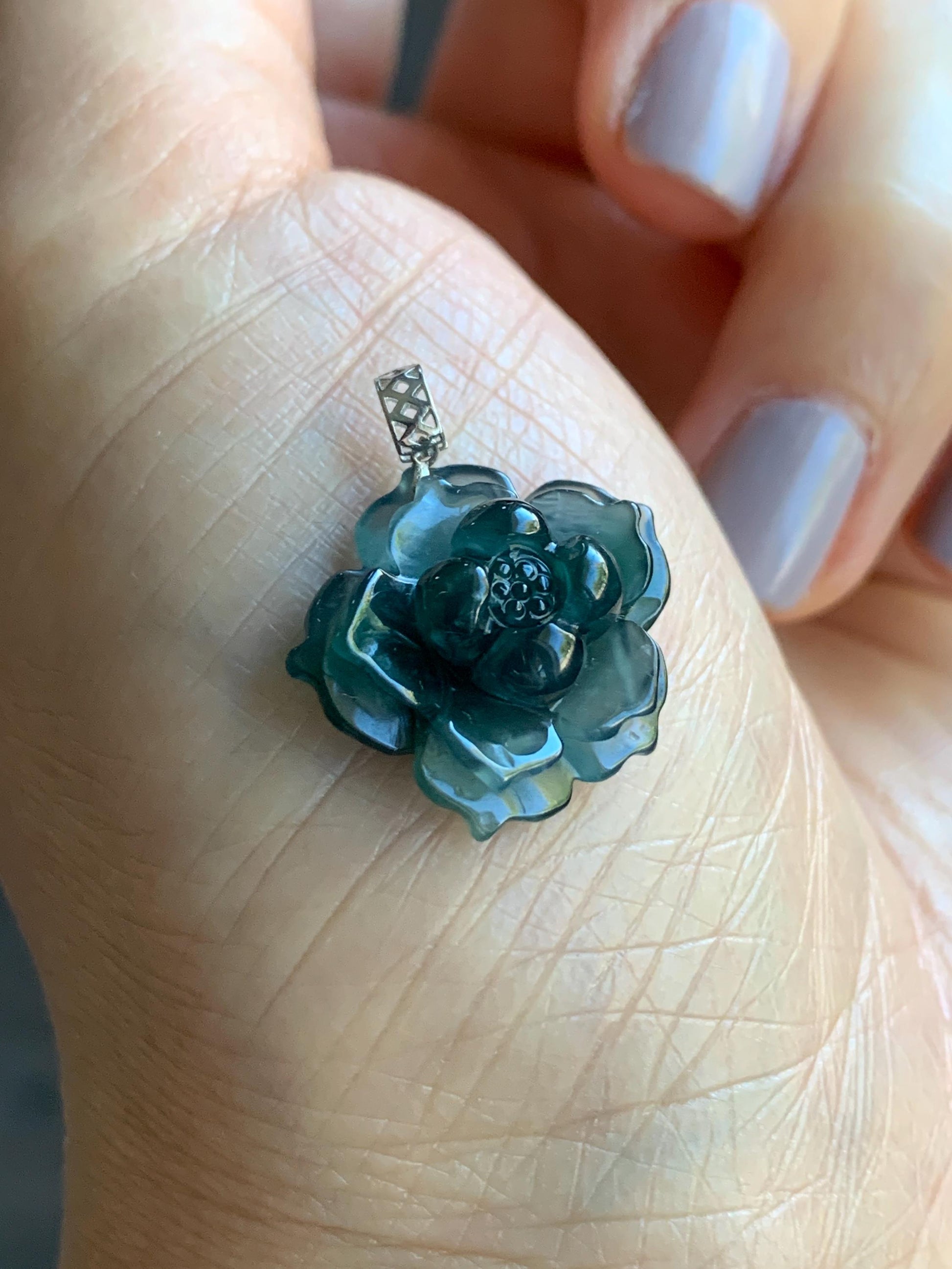 Natural Guatemalan Icy Highly Translucent Deep Indigo Blue Jadeite Lotus Flower Pendant 18K White Gold 2g 天然冰危深蓝翡翠莲花镶嵌吊坠 DLH620B