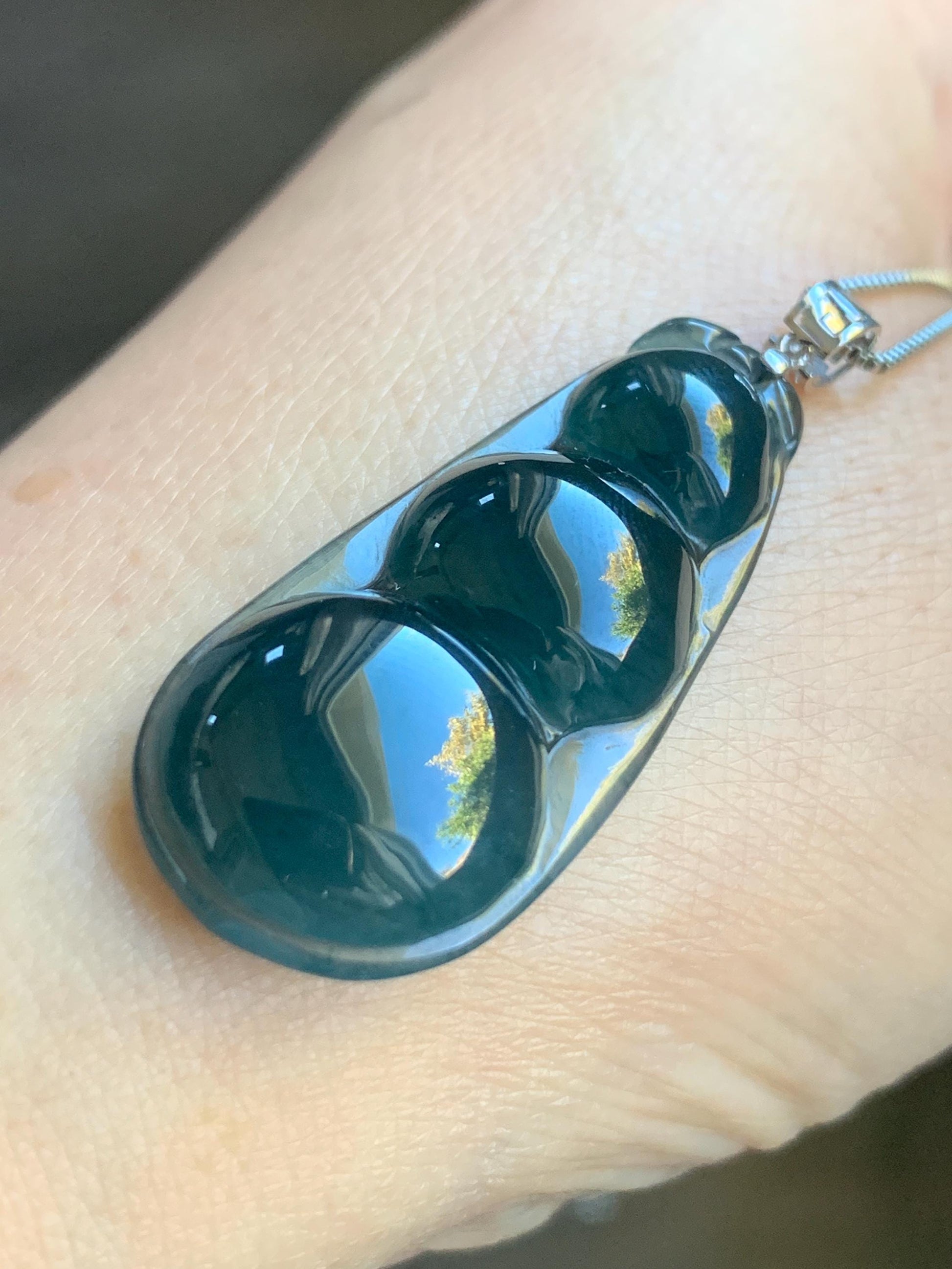 Large Natural Guatemalan Icy Translucent Dark Teal Blue Jadeite Large Peapod Pendant 18K White Gold 5g 天然冰危深蓝翡翠福豆镶嵌吊坠 SLD67A
